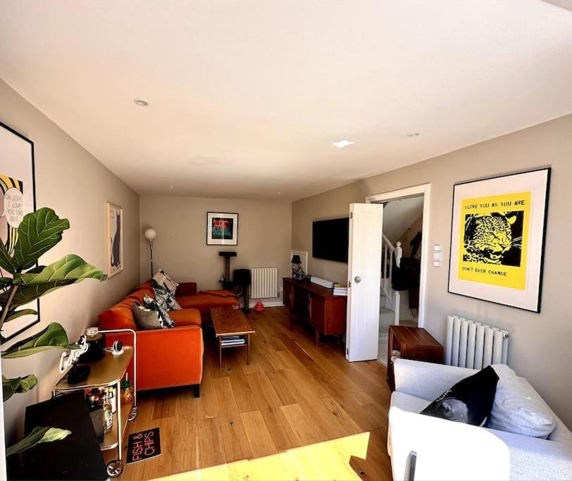Stylish 2 Bed In Perfect East Location * London