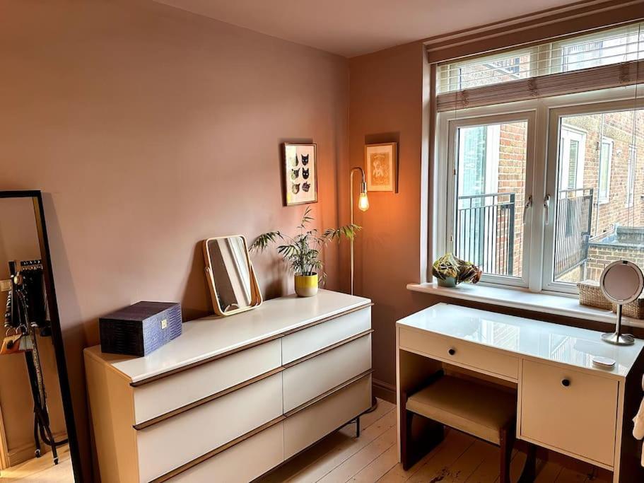 Apartment Stylish 2 Bed In Perfect East Location *