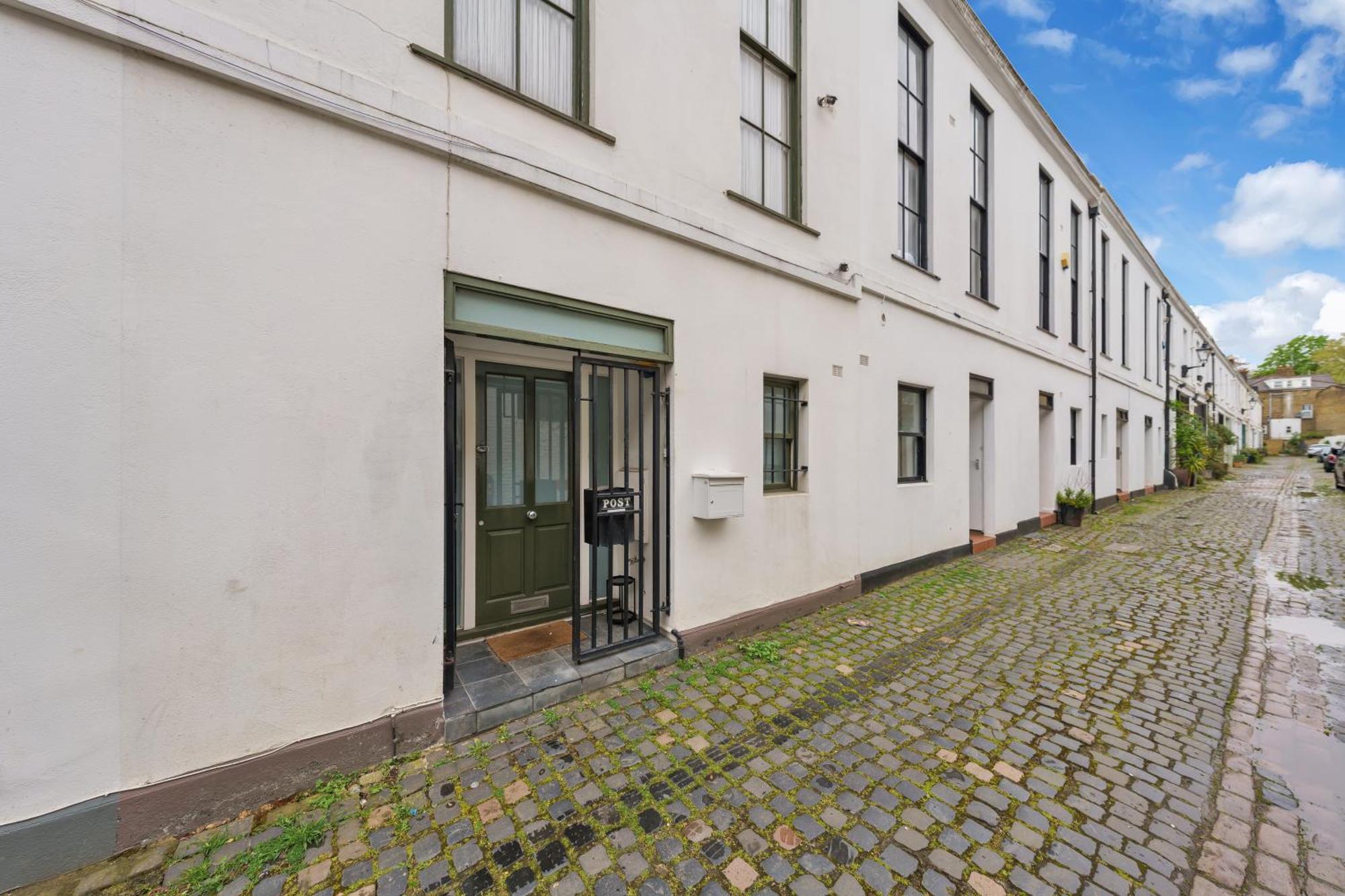 Mews House In Maida Hill With Free Parking Holiday home London