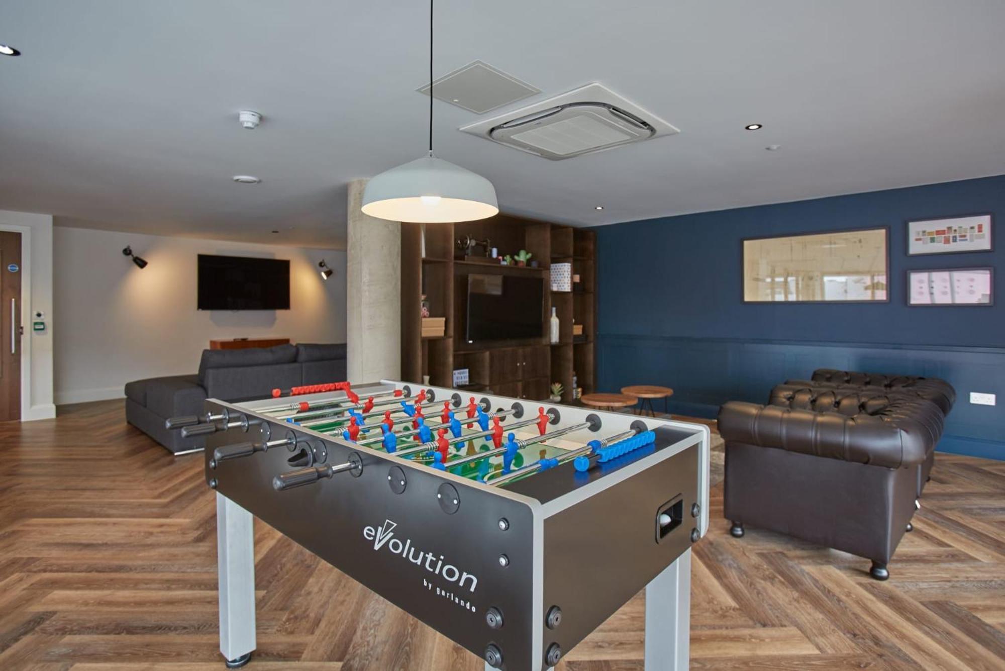 Chic Modern At Mannequin House In Apartment *