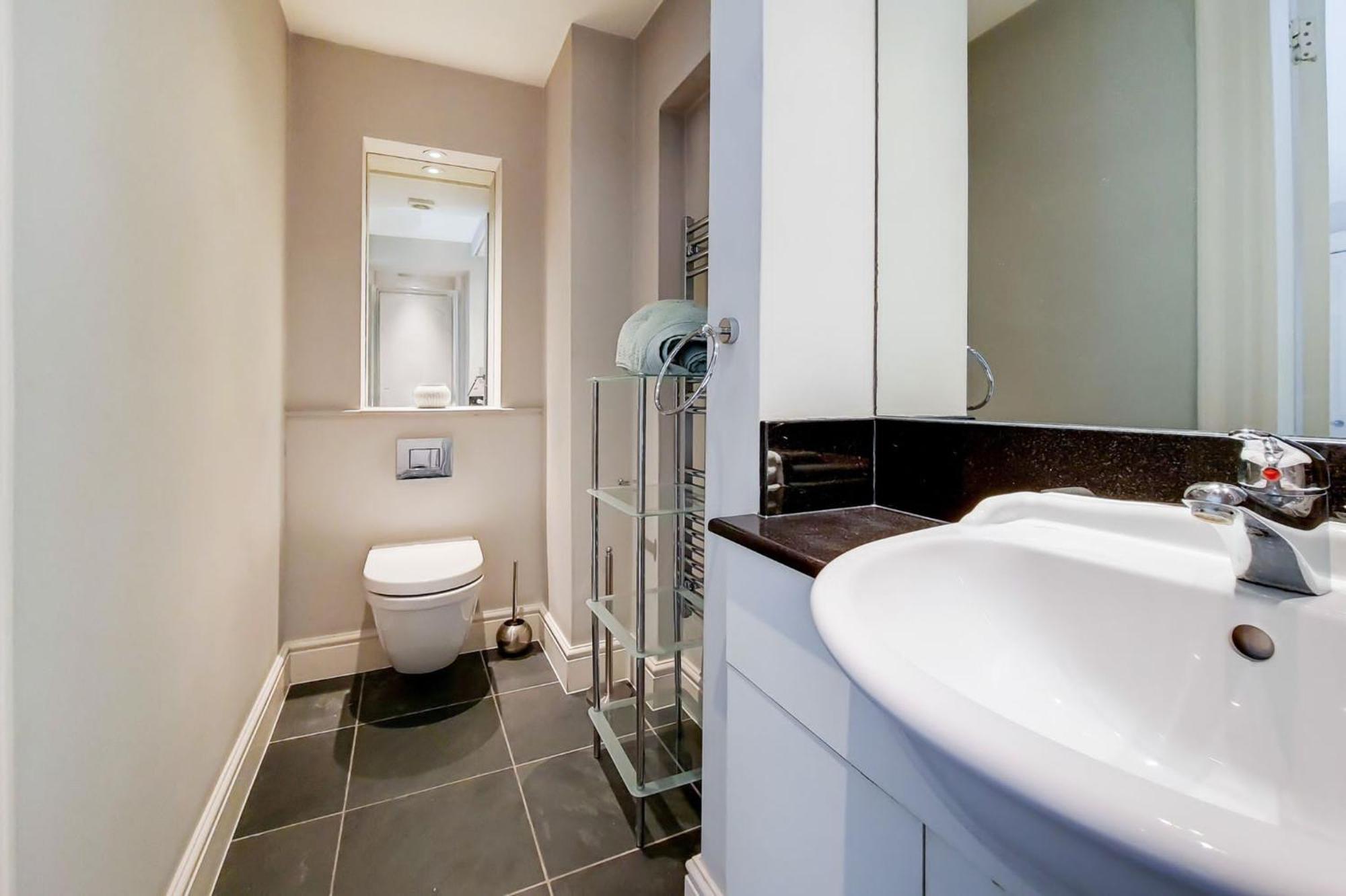 Sir Hans Sloane Apartment *