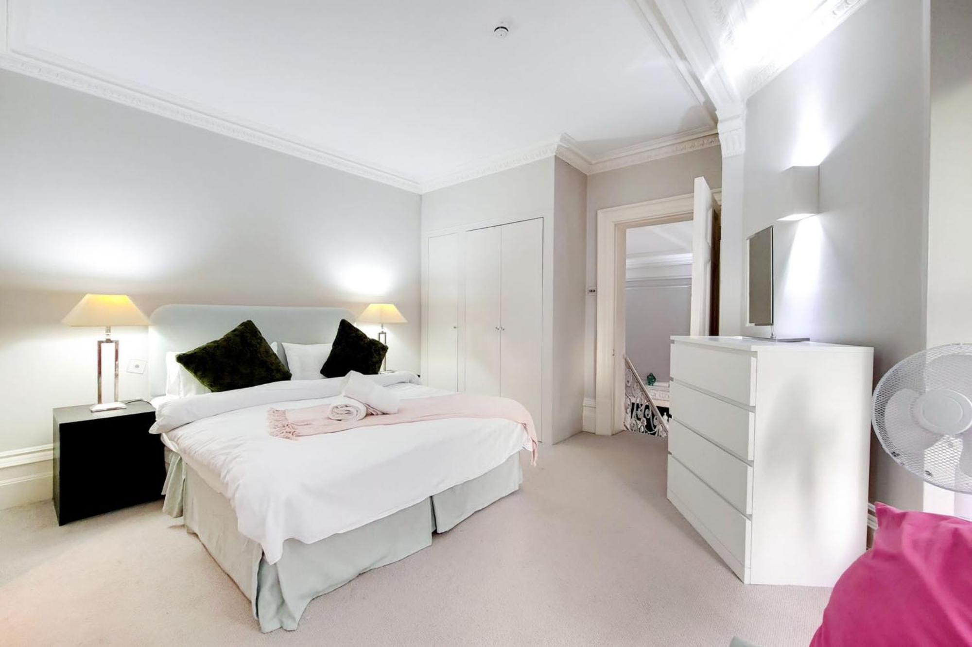 Sir Hans Sloane Apartment *