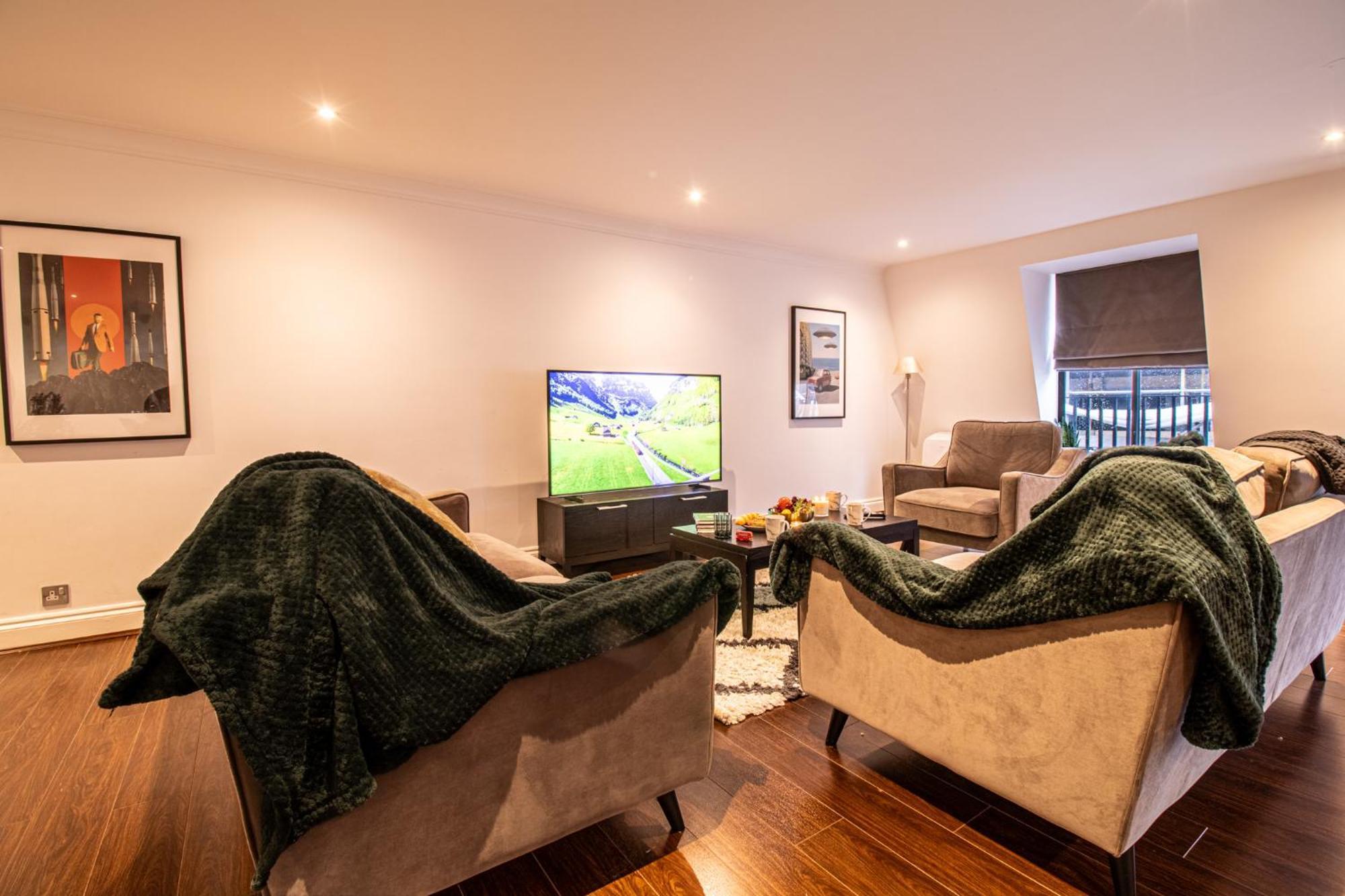 Spacious 2 Bedroom Flat With Pool Table Opposite Green Park 7 Apartment