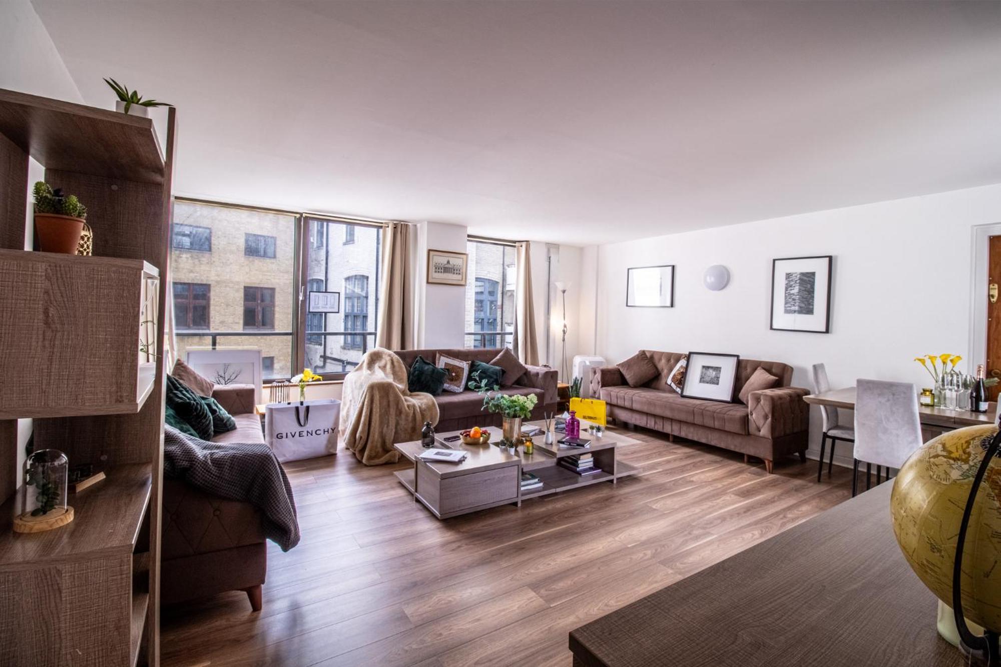 Apartment Spacious 2-bedroom In Piccadilly 6100p *
