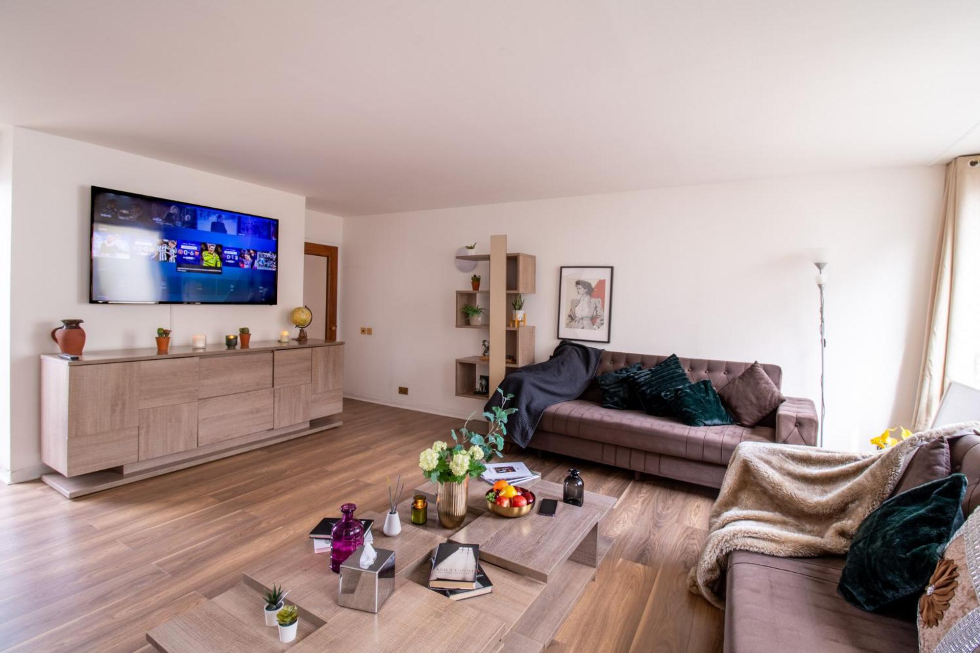 Apartment Spacious 2-bedroom In Piccadilly 6100p London