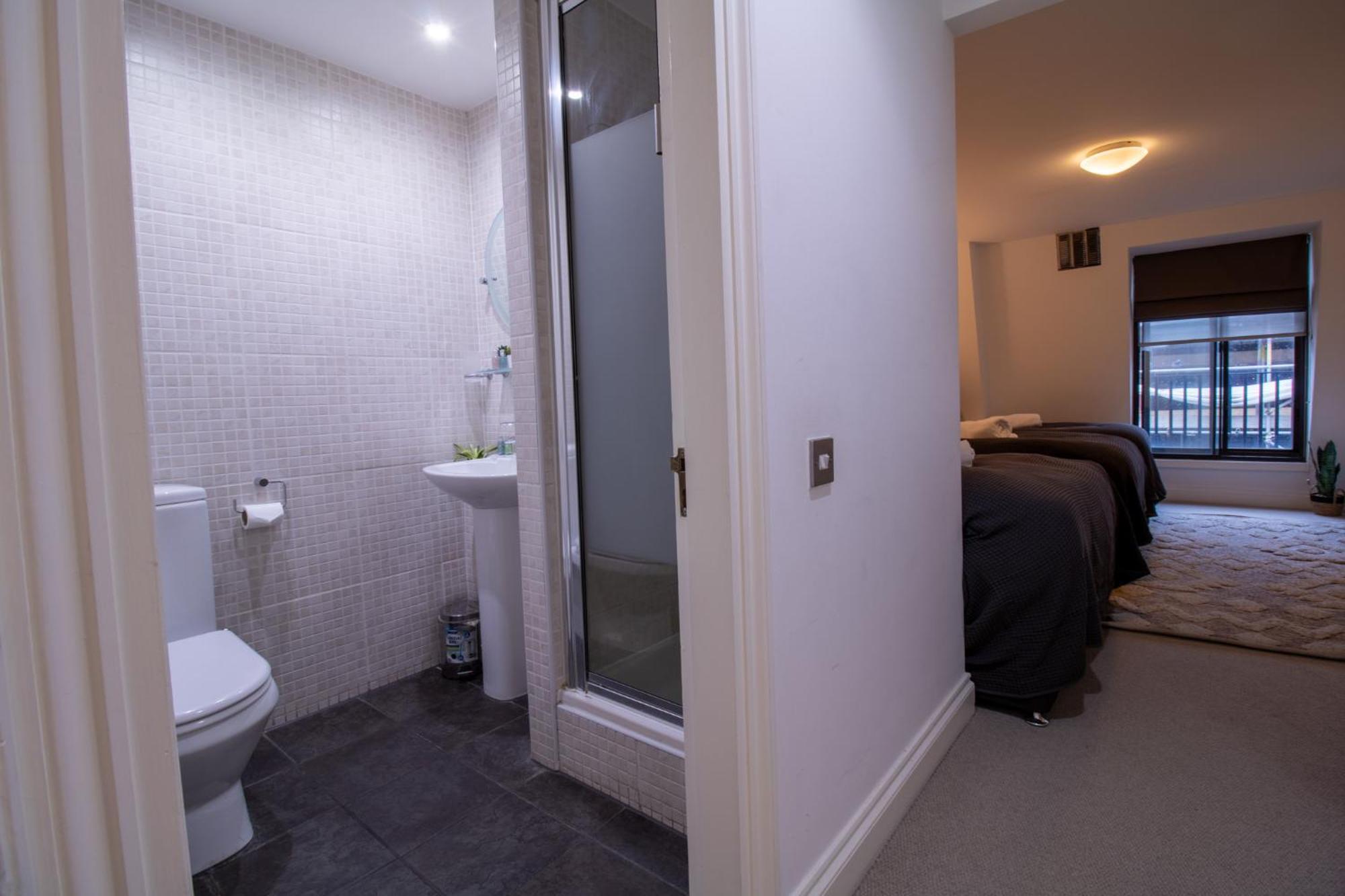 Spacious 2 Bedroom Flat With Pool Table Opposite Green Park 7 Leilighet