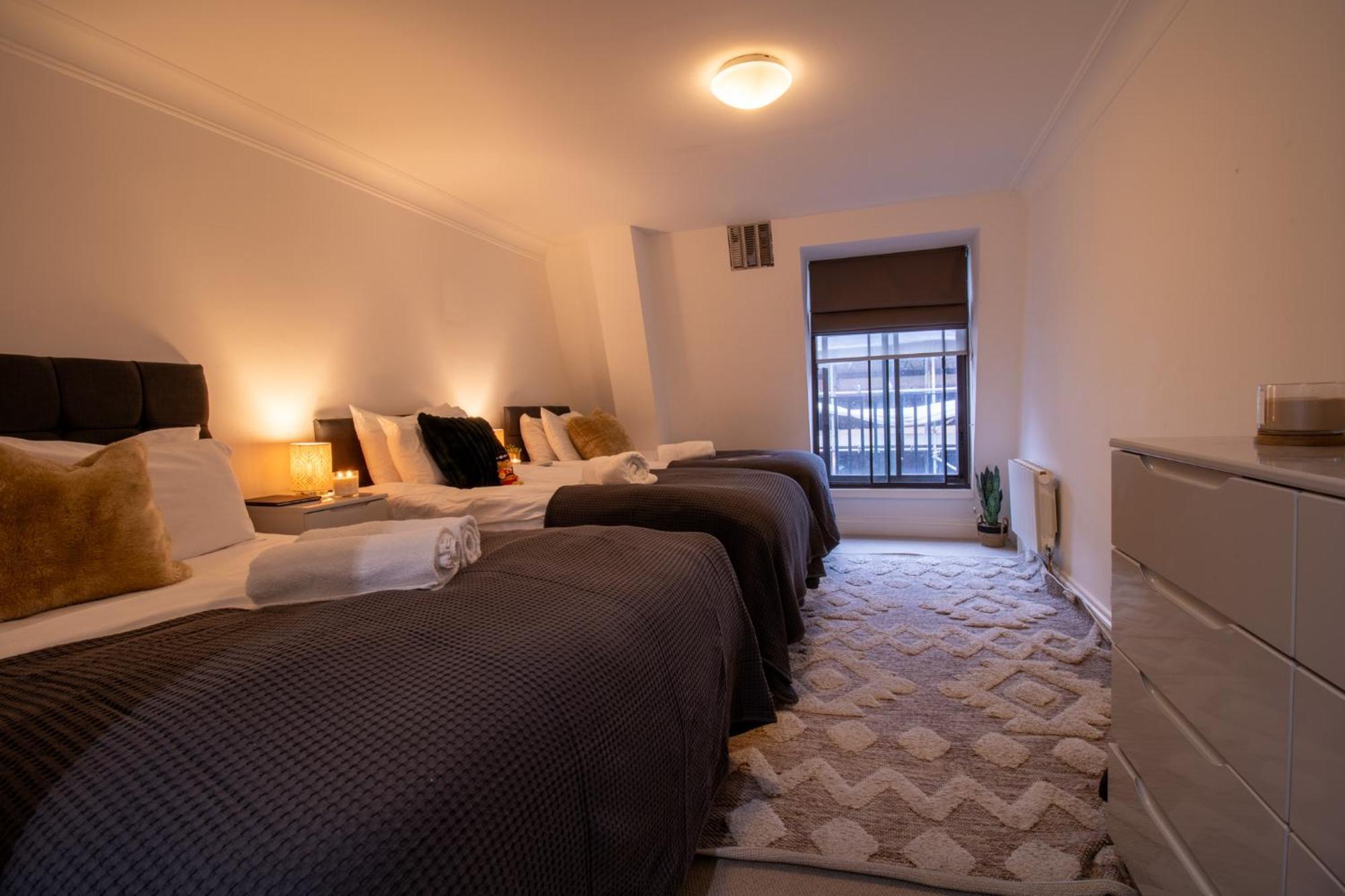 Spacious 2 Bedroom Flat With Pool Table Opposite Green Park 7 Apartment *