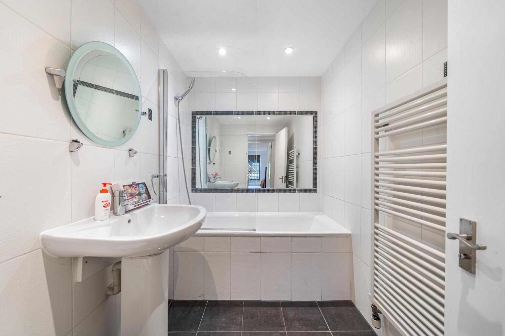 Apartment Spacious 2 Bedroom Flat With Pool Table Opposite Green Park 7 *