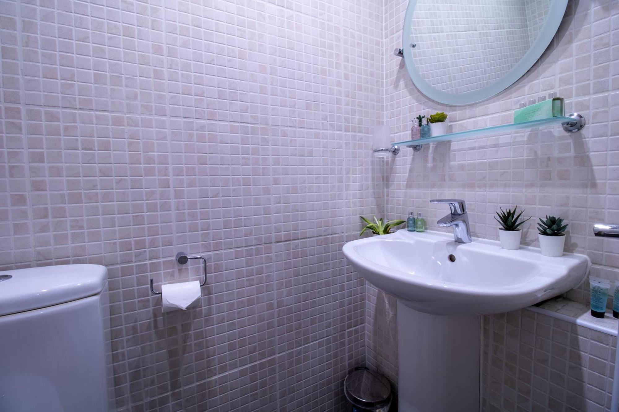 Apartment Spacious 2 Bedroom Flat With Pool Table Opposite Green Park 7 London