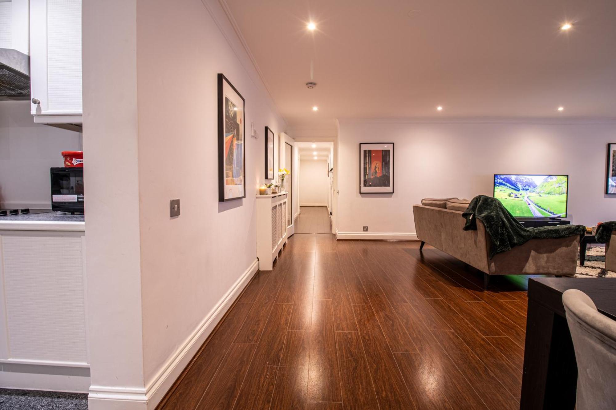 Spacious 2 Bedroom Flat With Pool Table Opposite Green Park 7 Leilighet London