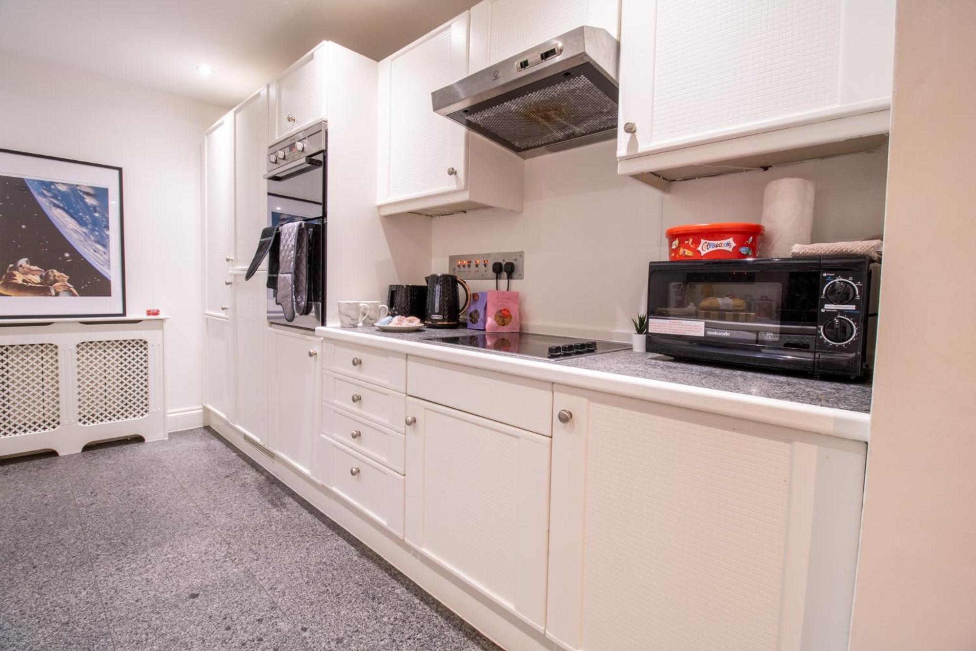 Spacious 2 Bedroom Flat With Pool Table Opposite Green Park 7 Leilighet