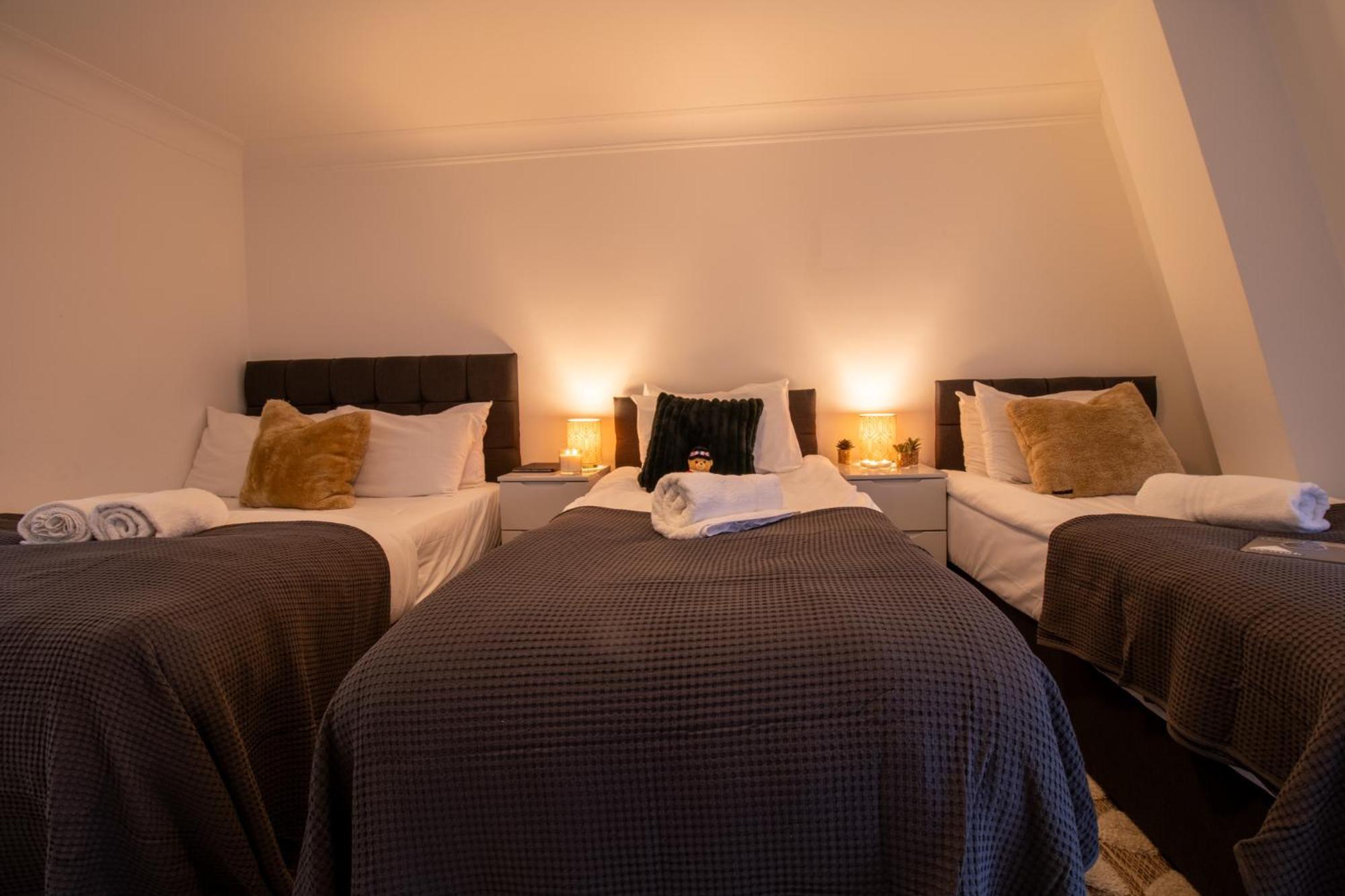 Spacious 2 Bedroom Flat With Pool Table Opposite Green Park 7 Apartment *