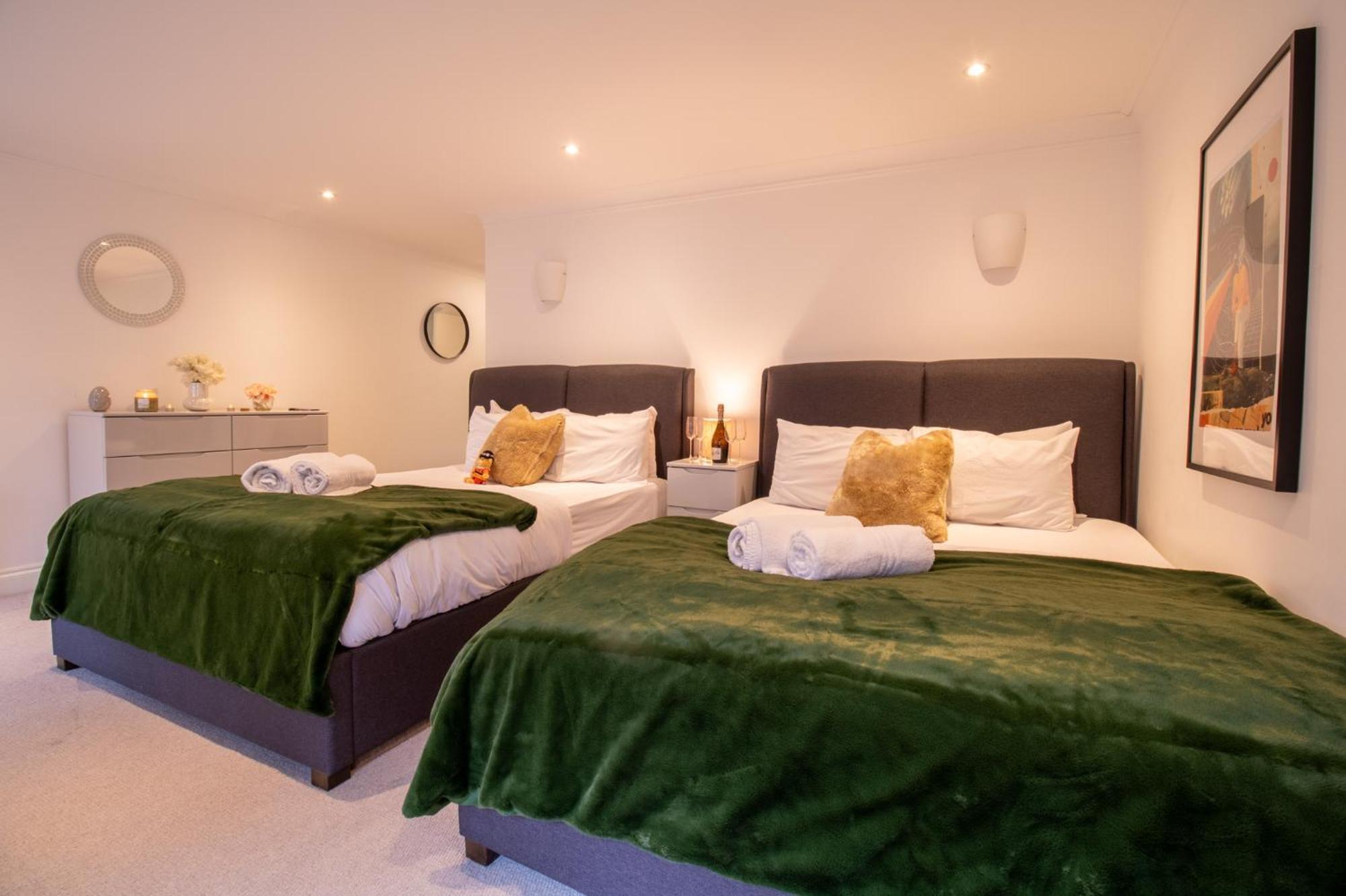 Spacious 2 Bedroom Flat With Pool Table Opposite Green Park 7 *