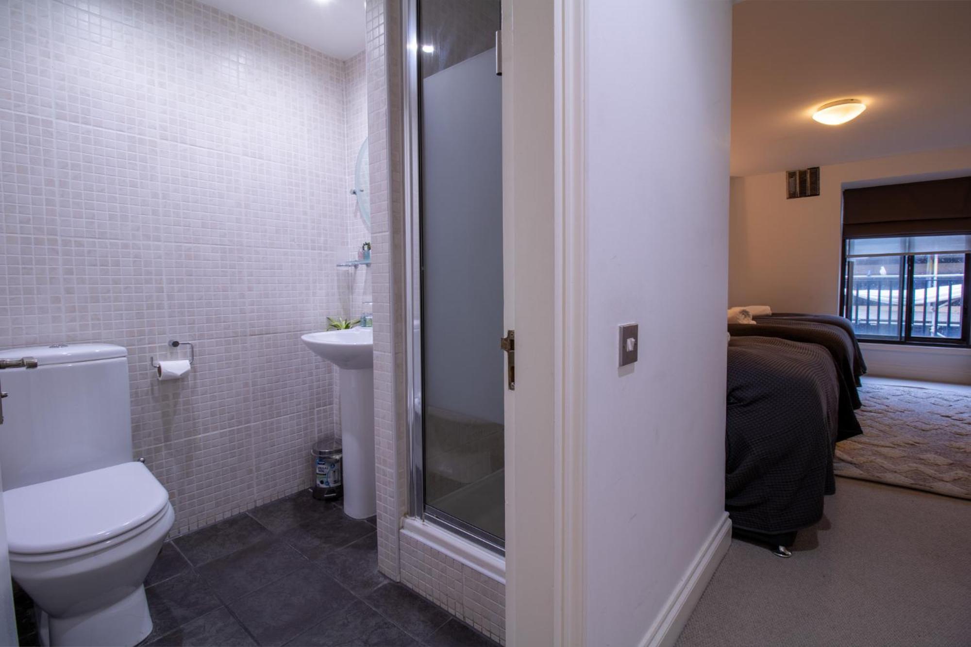 Spacious 2 Bedroom Flat With Pool Table Opposite Green Park 7 * London