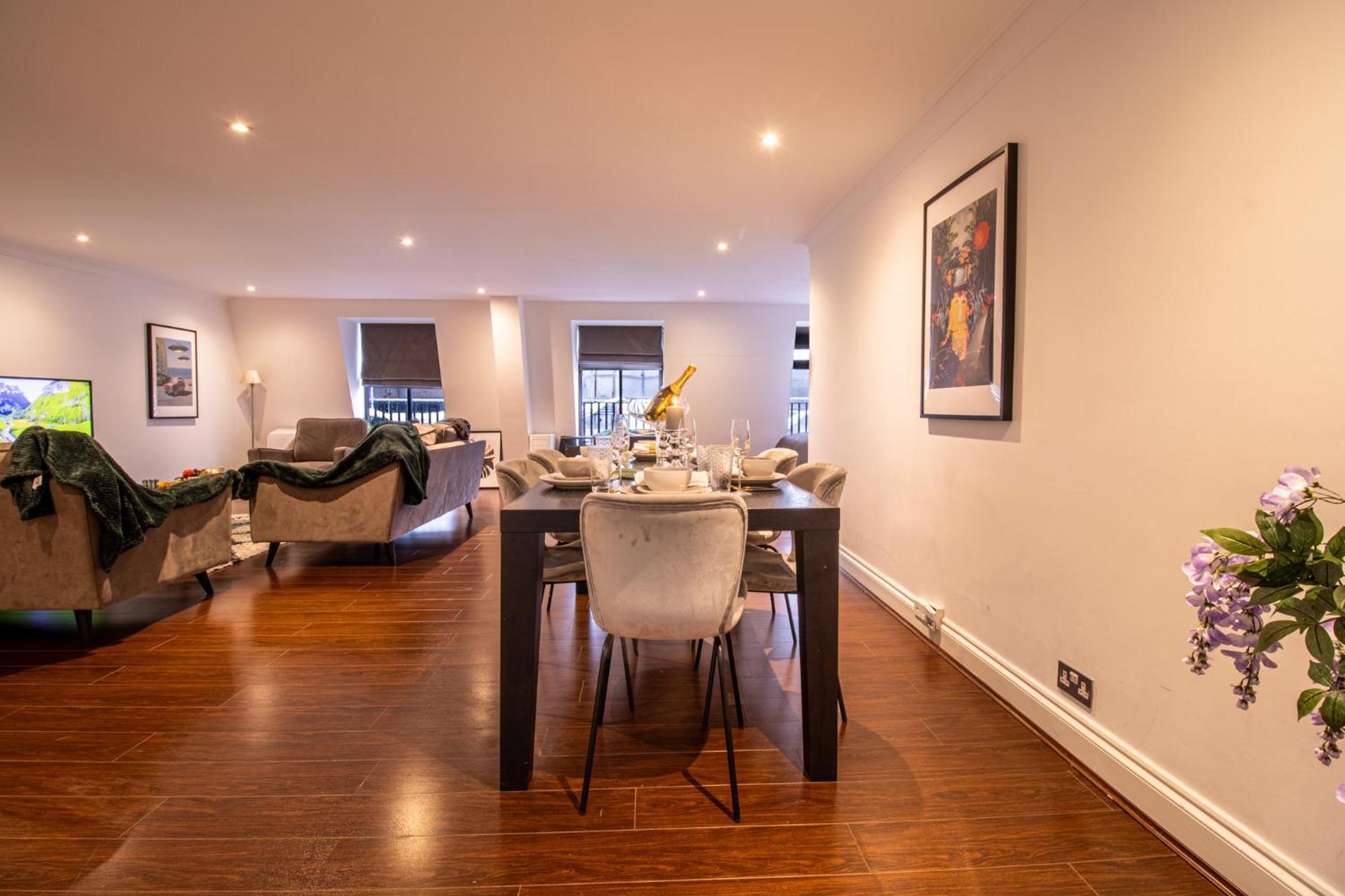 Spacious 2 Bedroom Flat With Pool Table Opposite Green Park 7 Apartment *