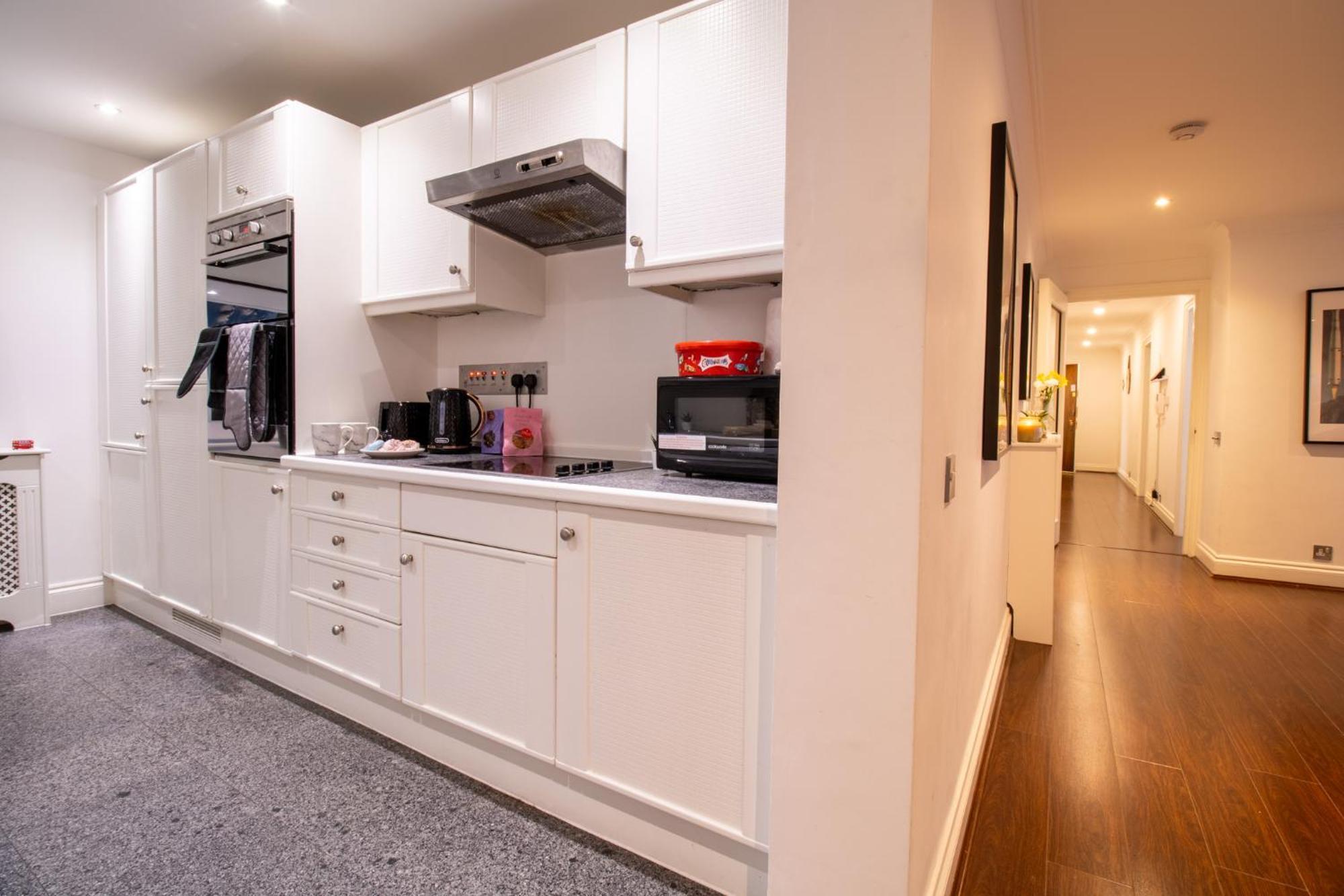 Spacious 2 Bedroom Flat With Pool Table Opposite Green Park 7 Leilighet
