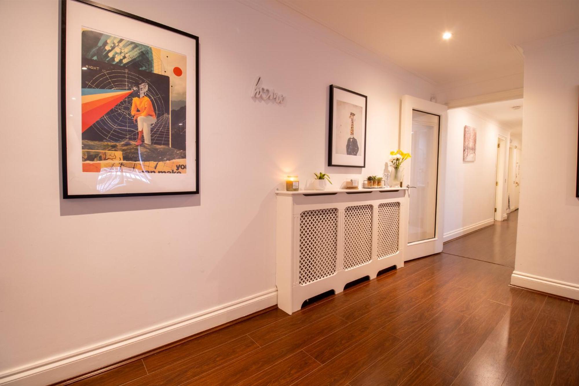 Spacious 2 Bedroom Flat With Pool Table Opposite Green Park 7 Apartment London
