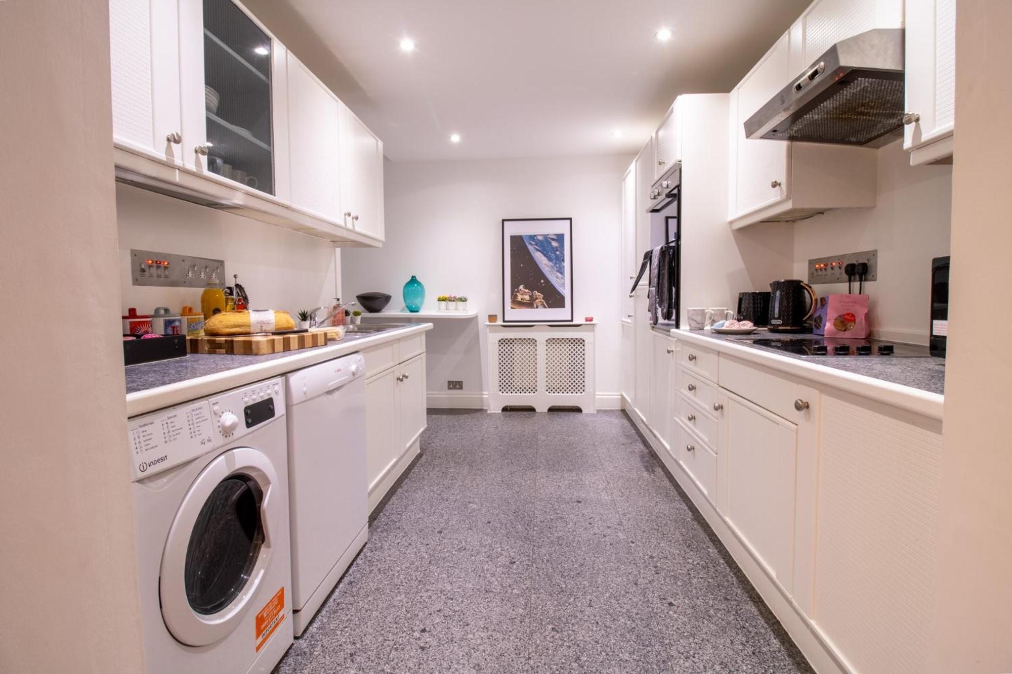 Apartment Spacious 2 Bedroom Flat With Pool Table Opposite Green Park 7 *