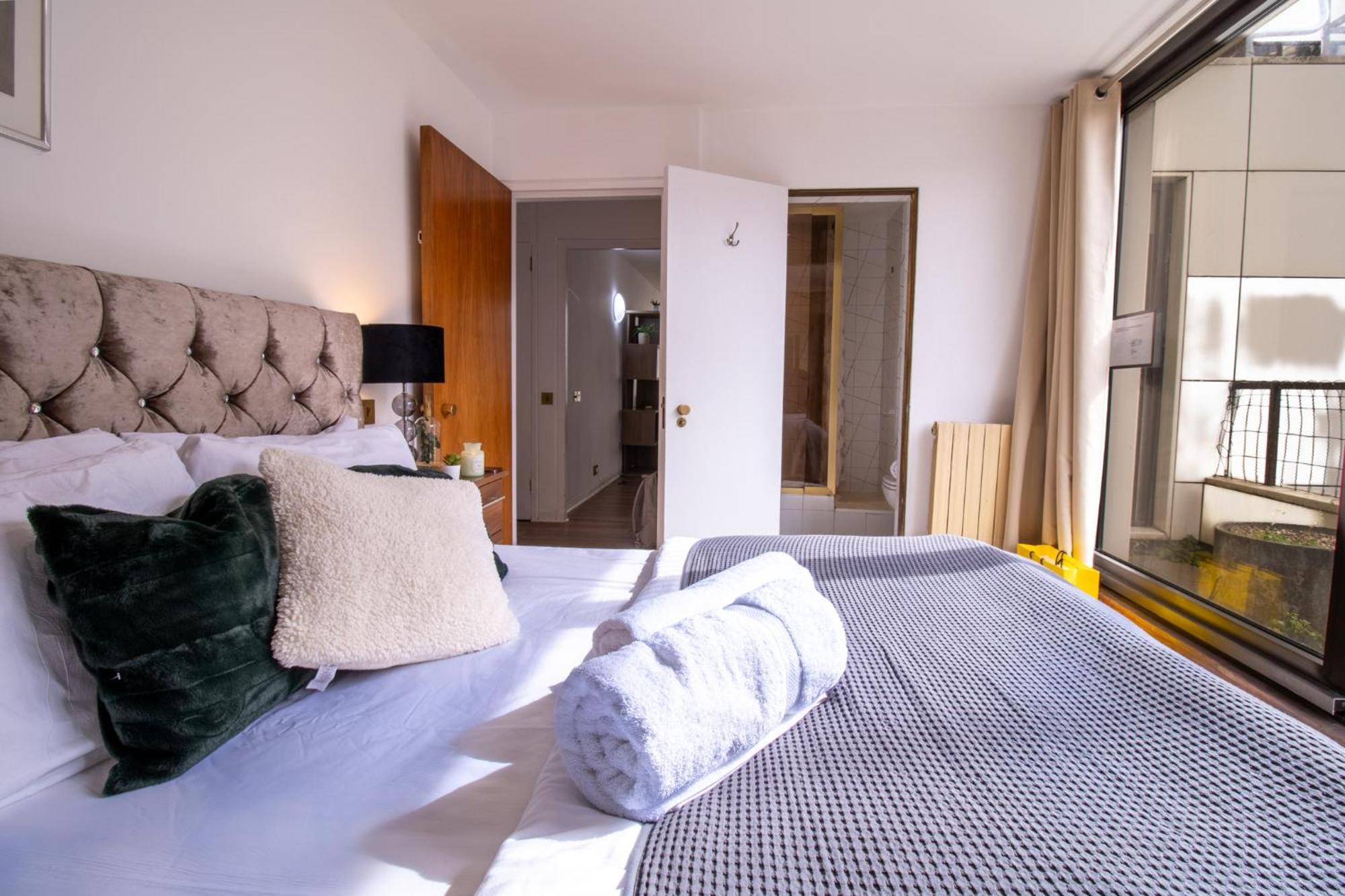 Spacious 2-bedroom In Piccadilly 6100p