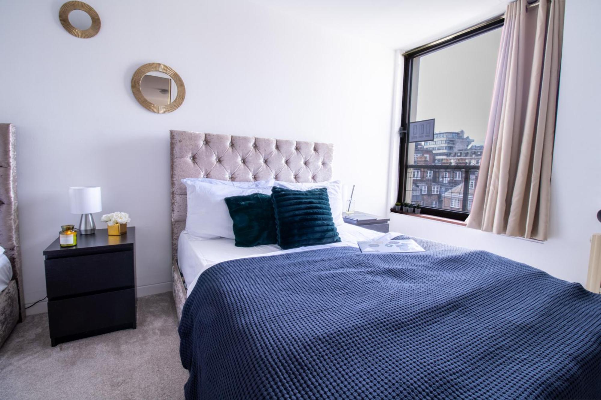 Apartment Spacious 2-bedroom In Piccadilly 6100p London