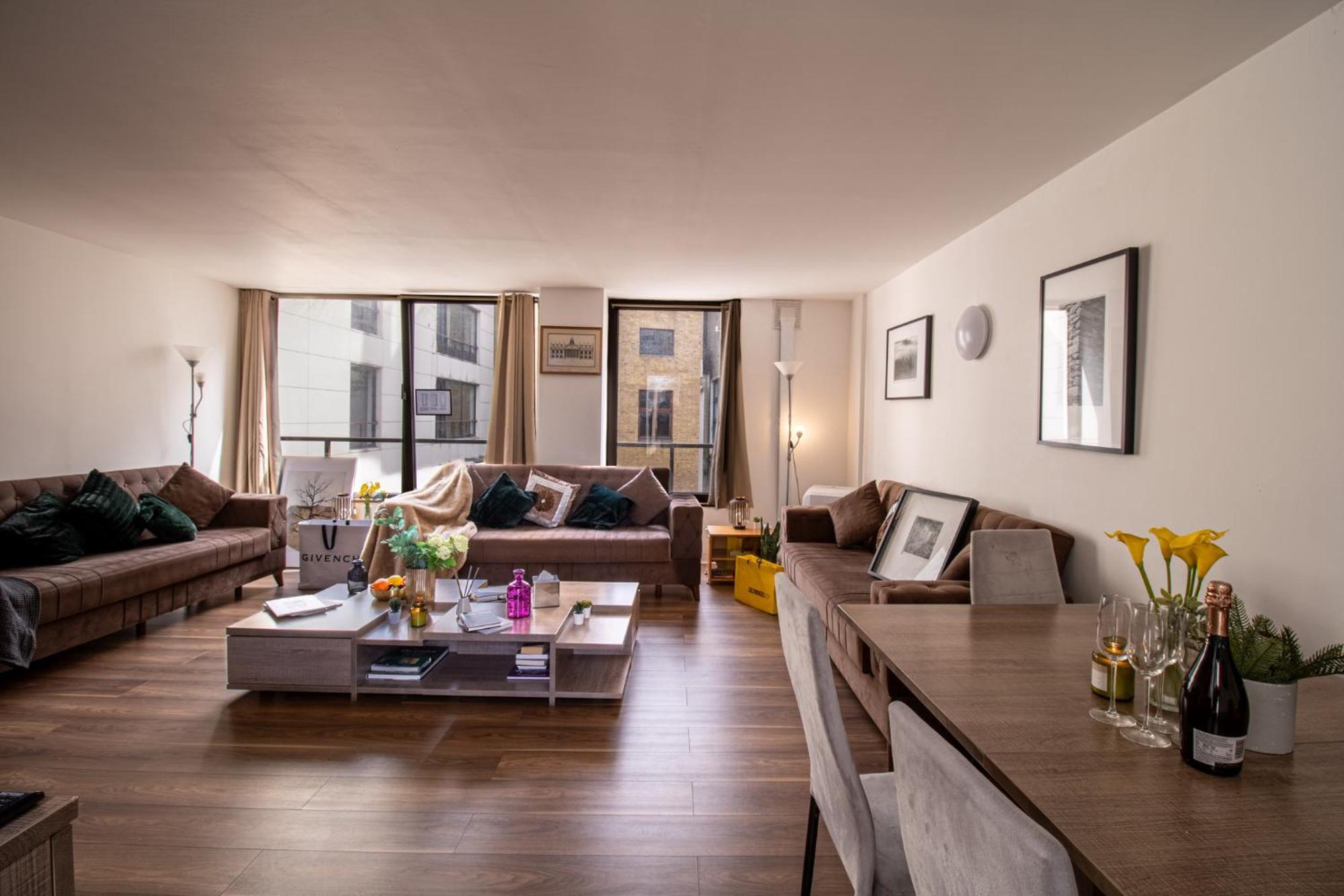 Spacious 2-bedroom In Piccadilly 6100p