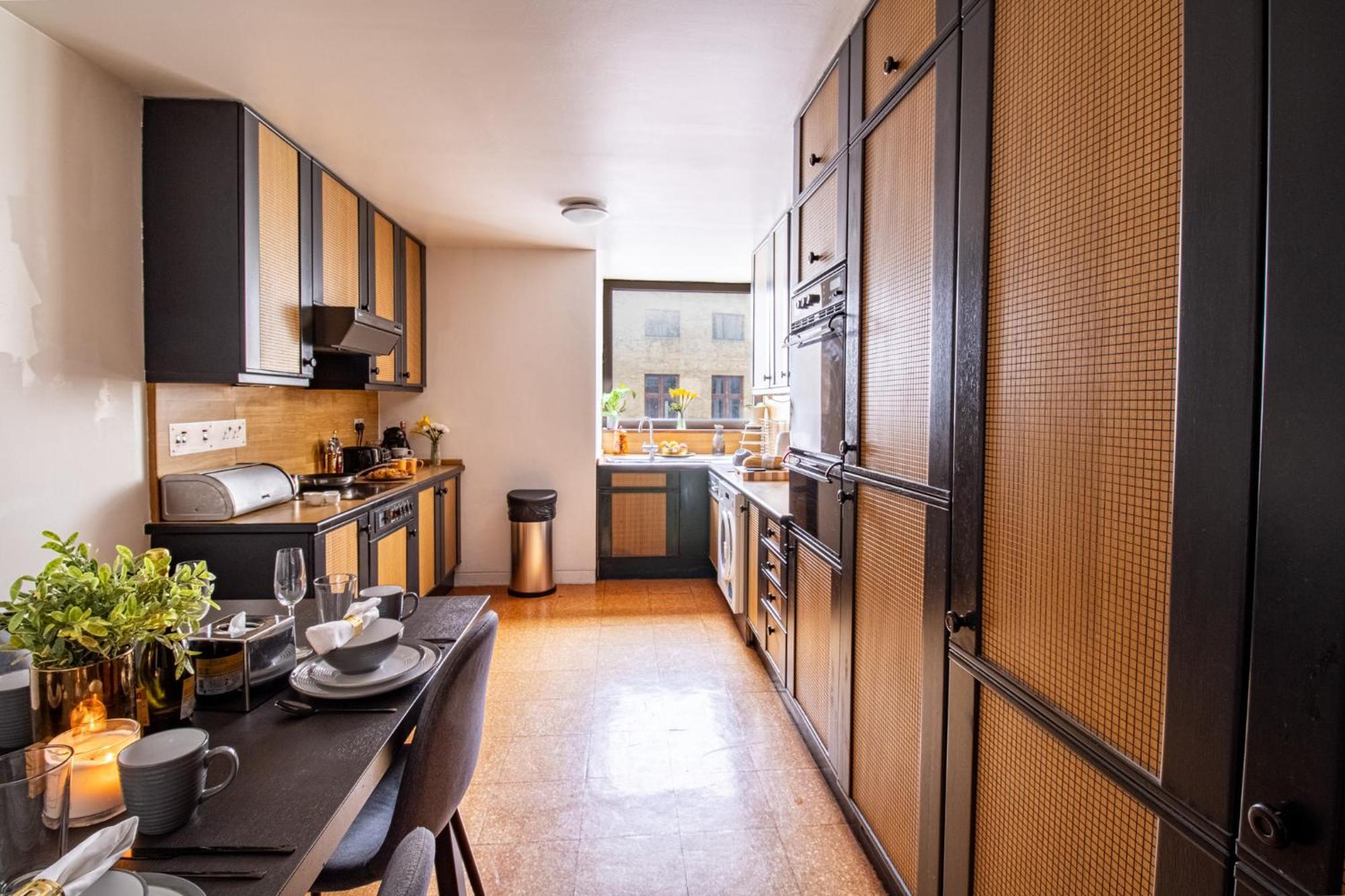 Apartment Spacious 2-bedroom In Piccadilly 6100p *