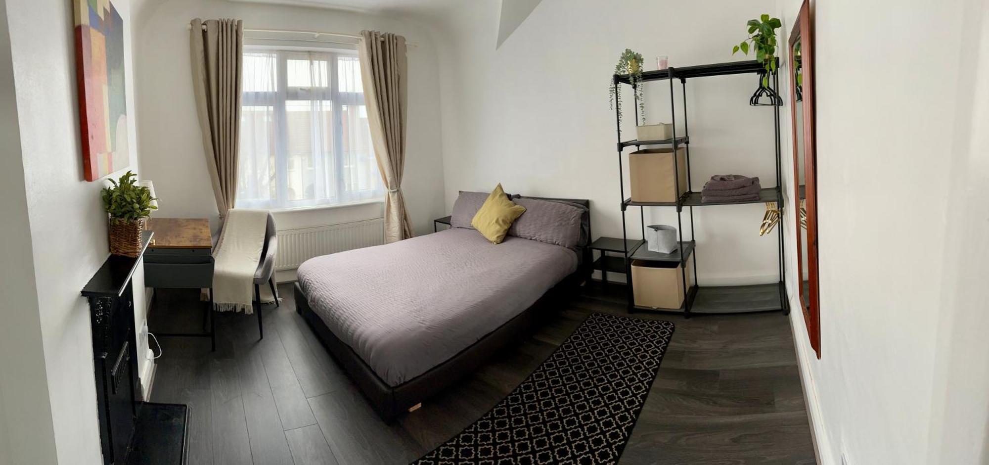 Modern Four Bedroom Semi-detached House With Off Street Parking 8 Min Drive To Wembley Stadium, 5 Miles To Сasa de vacaciones