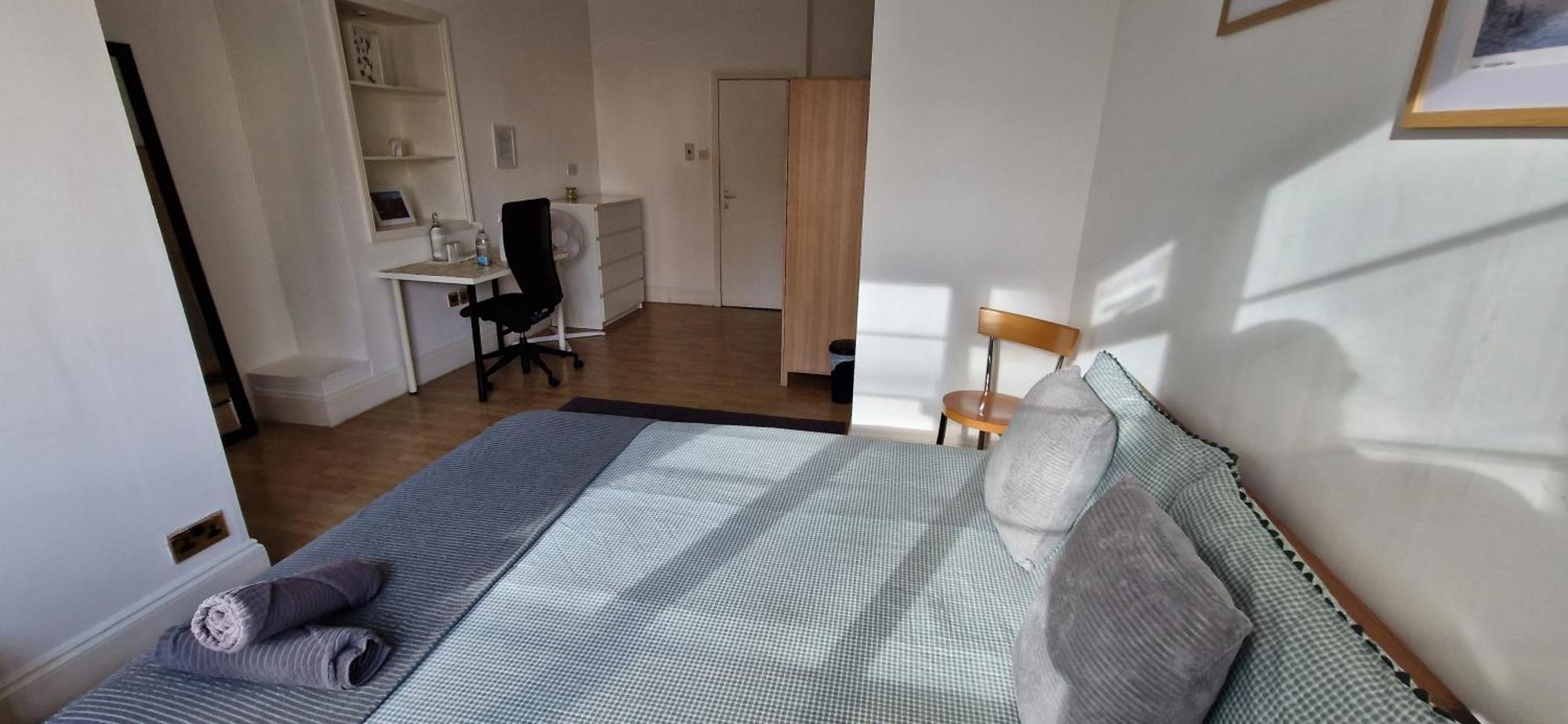 Affordable In Shared Flat, Bridge Homestay London