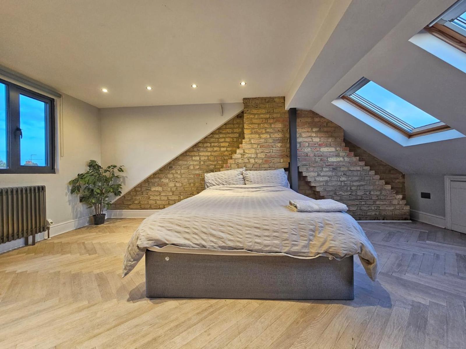 Contemporary 3 Bed House With Spacious Garden Close To Stratford & Canary Wharf * London