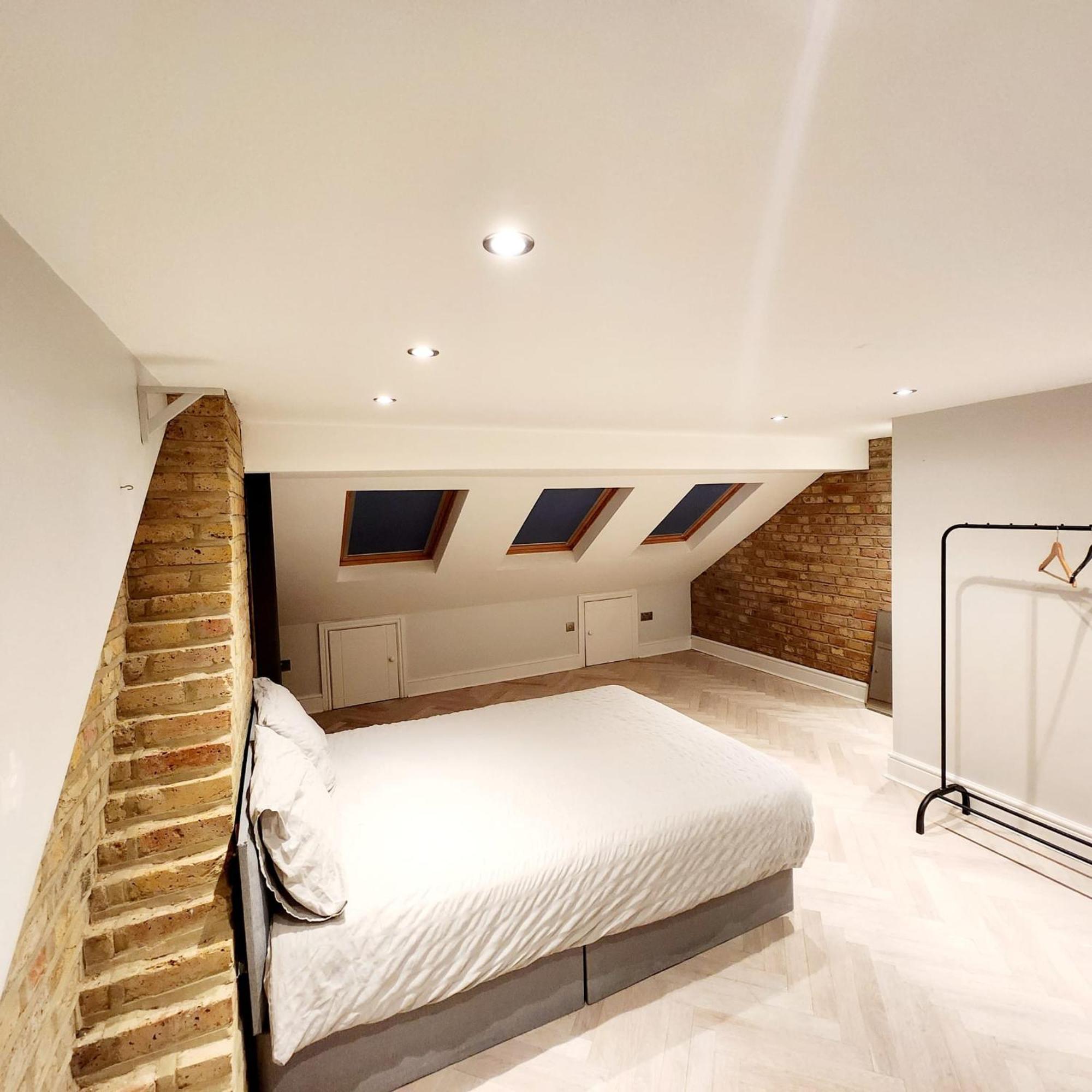 Contemporary 3 Bed House With Spacious Garden Close To Stratford & Canary Wharf *