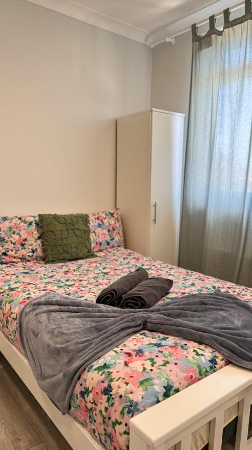 Flat In Acton Apartment *