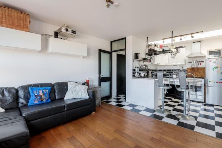 Guestready - Stylish Skyline Views, London
