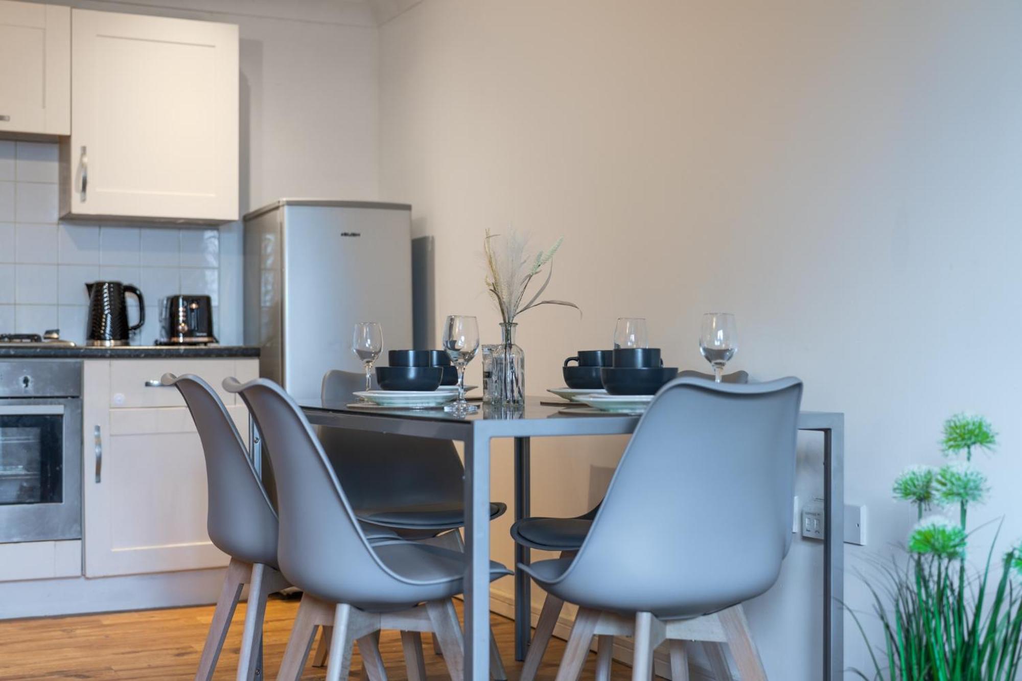 Apartamento London*stamfordhill *2br*sleeps 5*2 Tube Lines*contractors*relocation