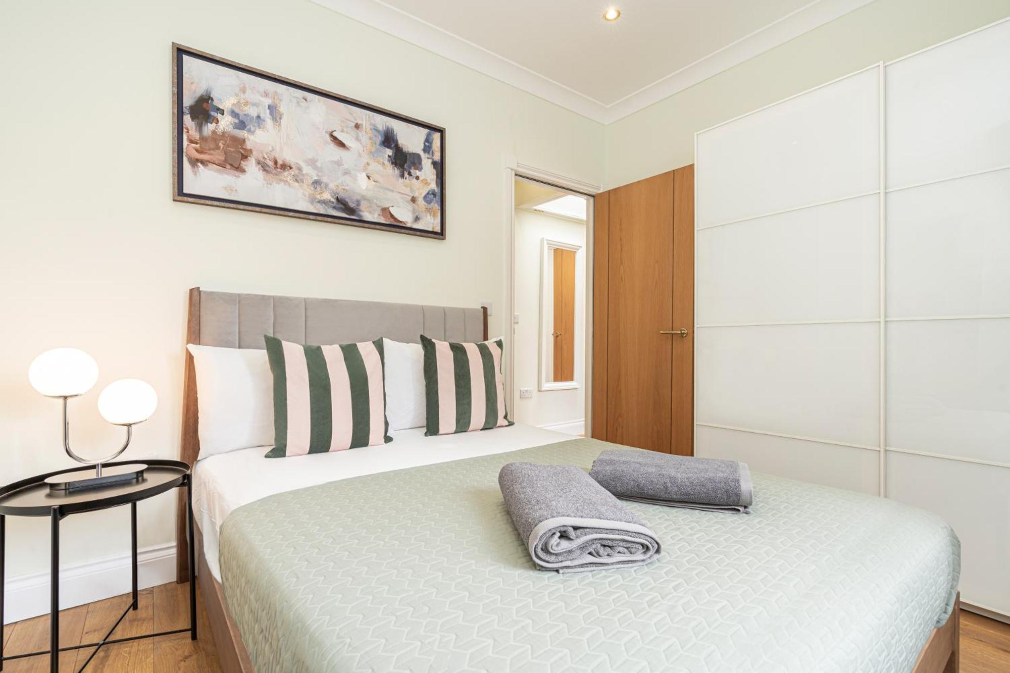 Park Apartment *