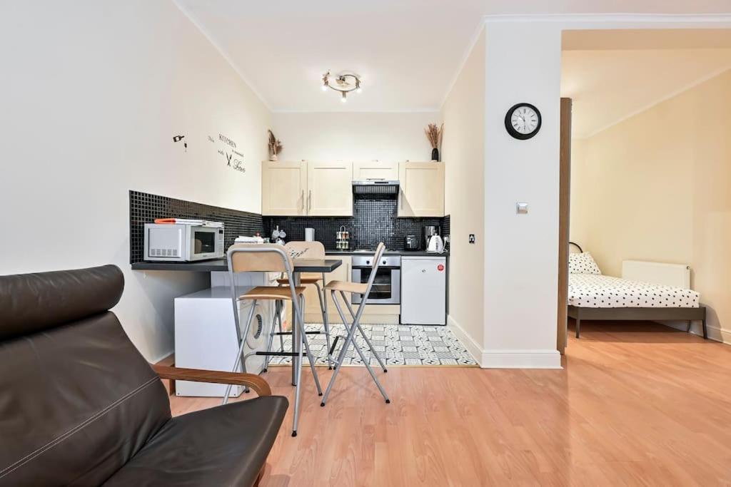 The Perfect Queensway Apartment London