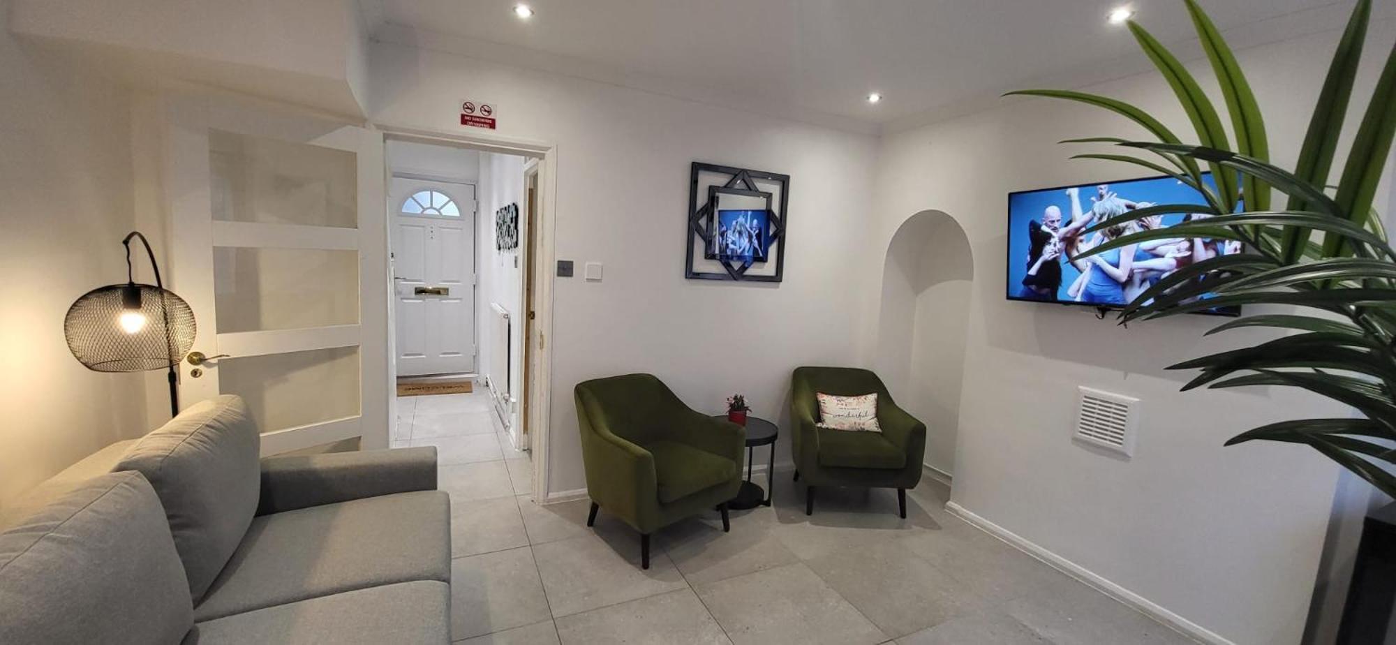 Delight Home-london Airport & Excel Holiday home *
