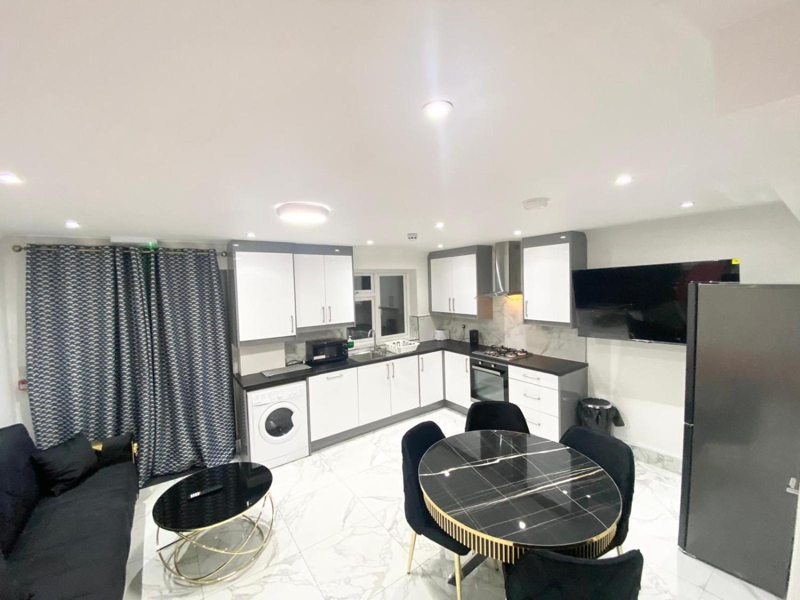 The Royal Boutique Regent By , Sleep 8 Holiday home *