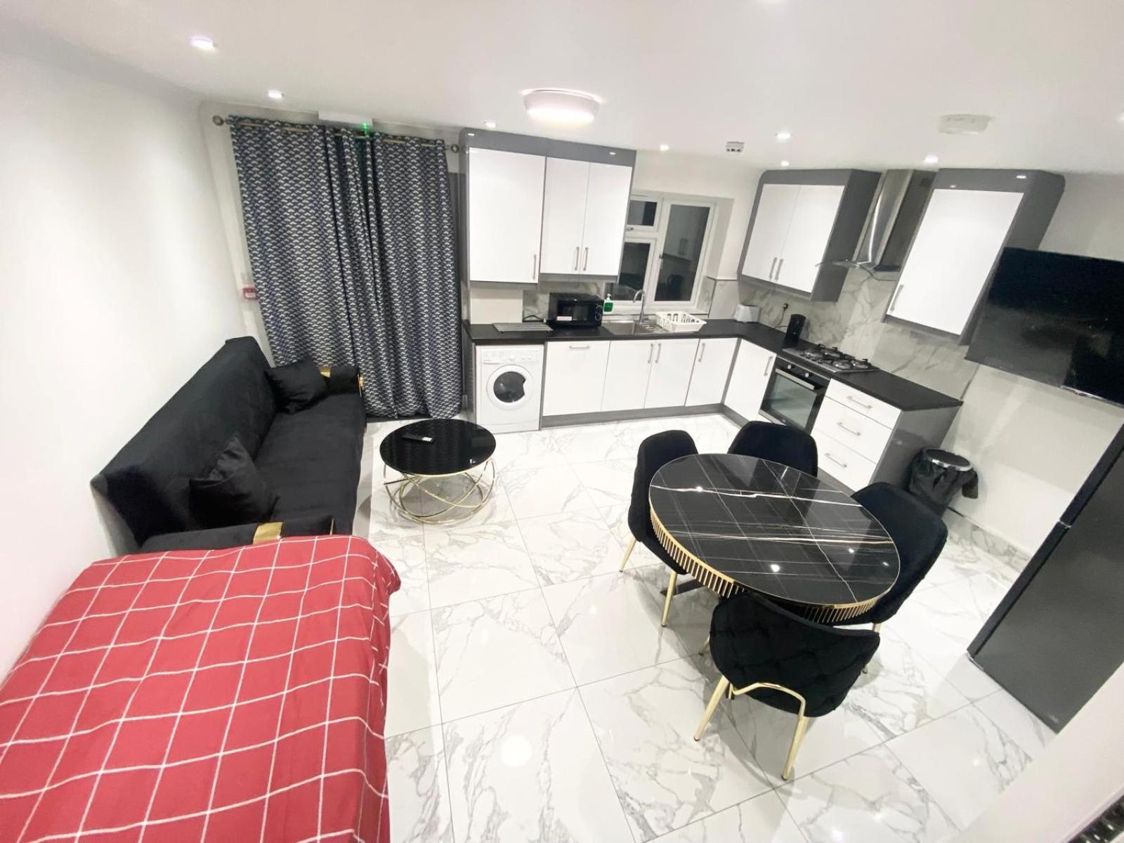 The Royal Boutique Regent By , Sleep 8 Holiday home