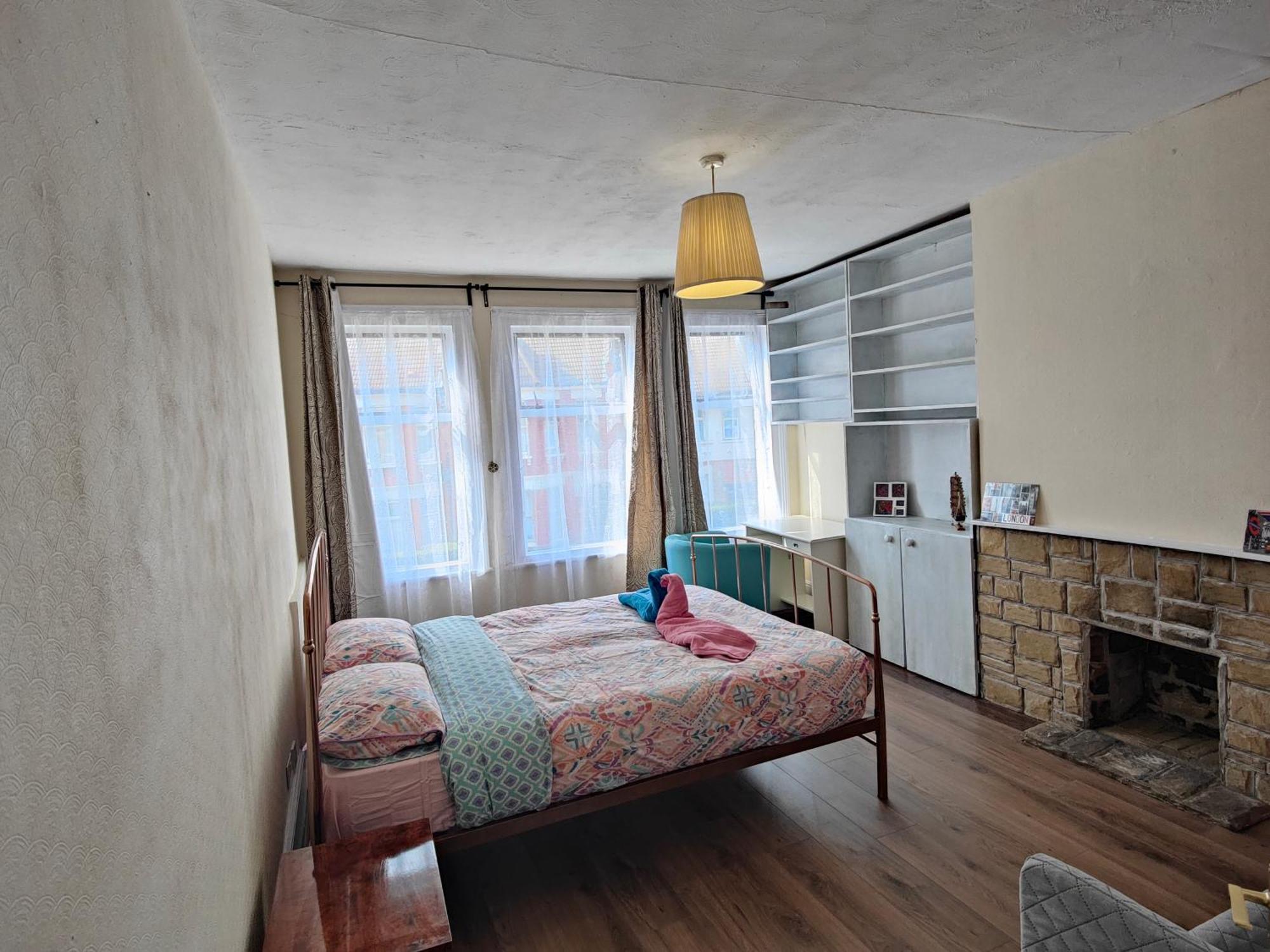 Gjestgiverier Elegant King Bed Get Away London