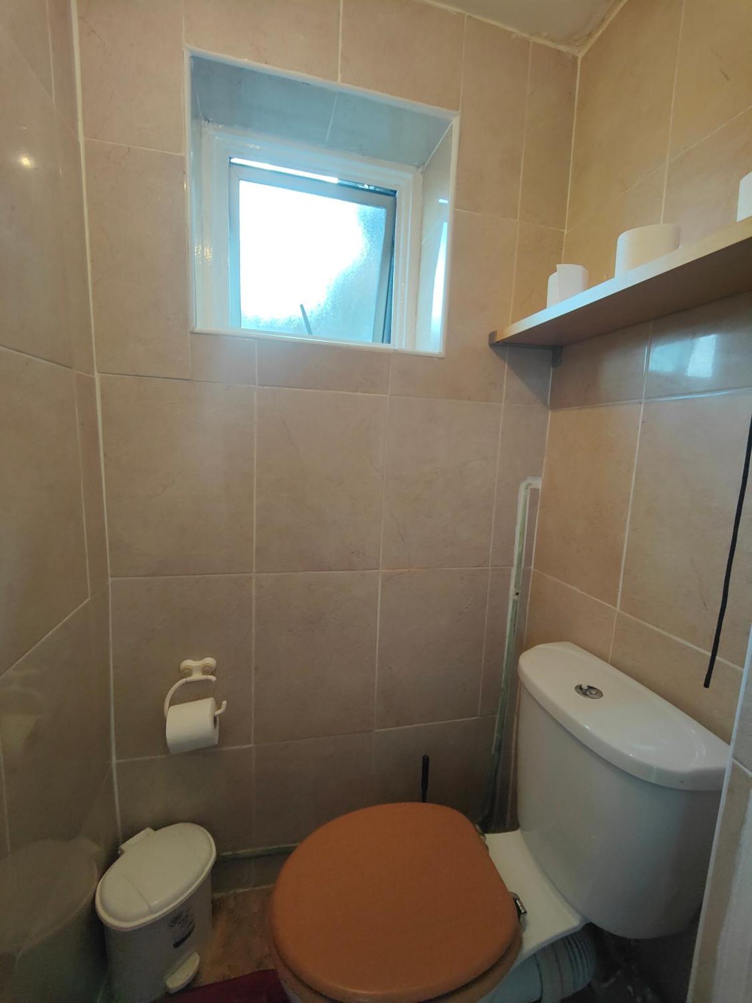 Elegant King Bed Get Away * London
