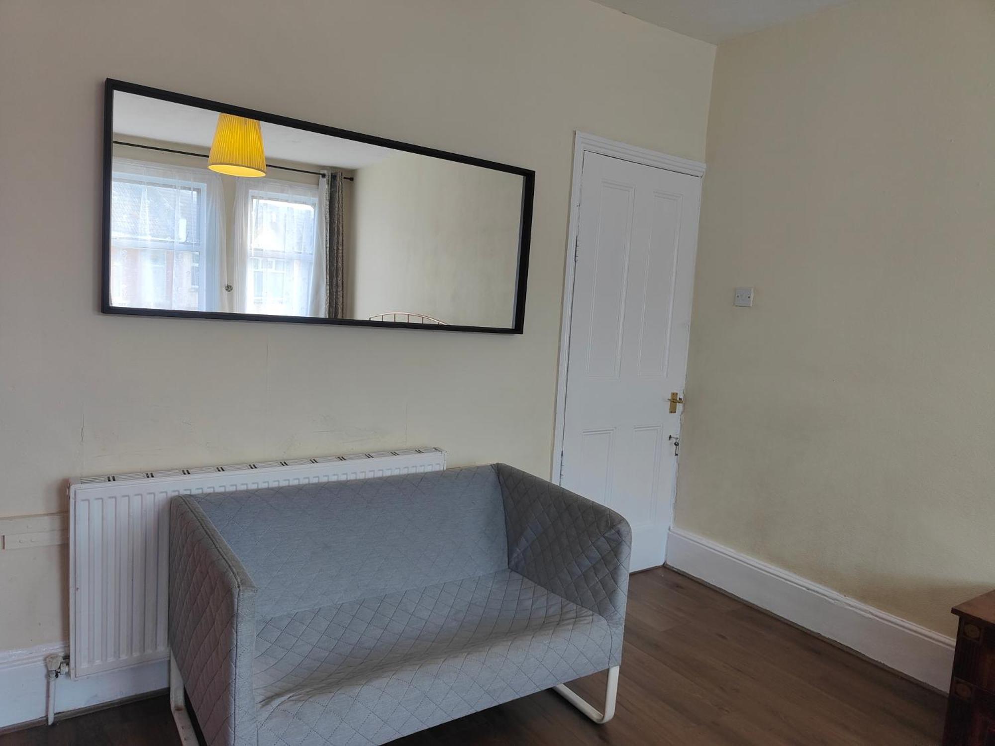 Gjestgiverier Elegant King Bed Get Away London