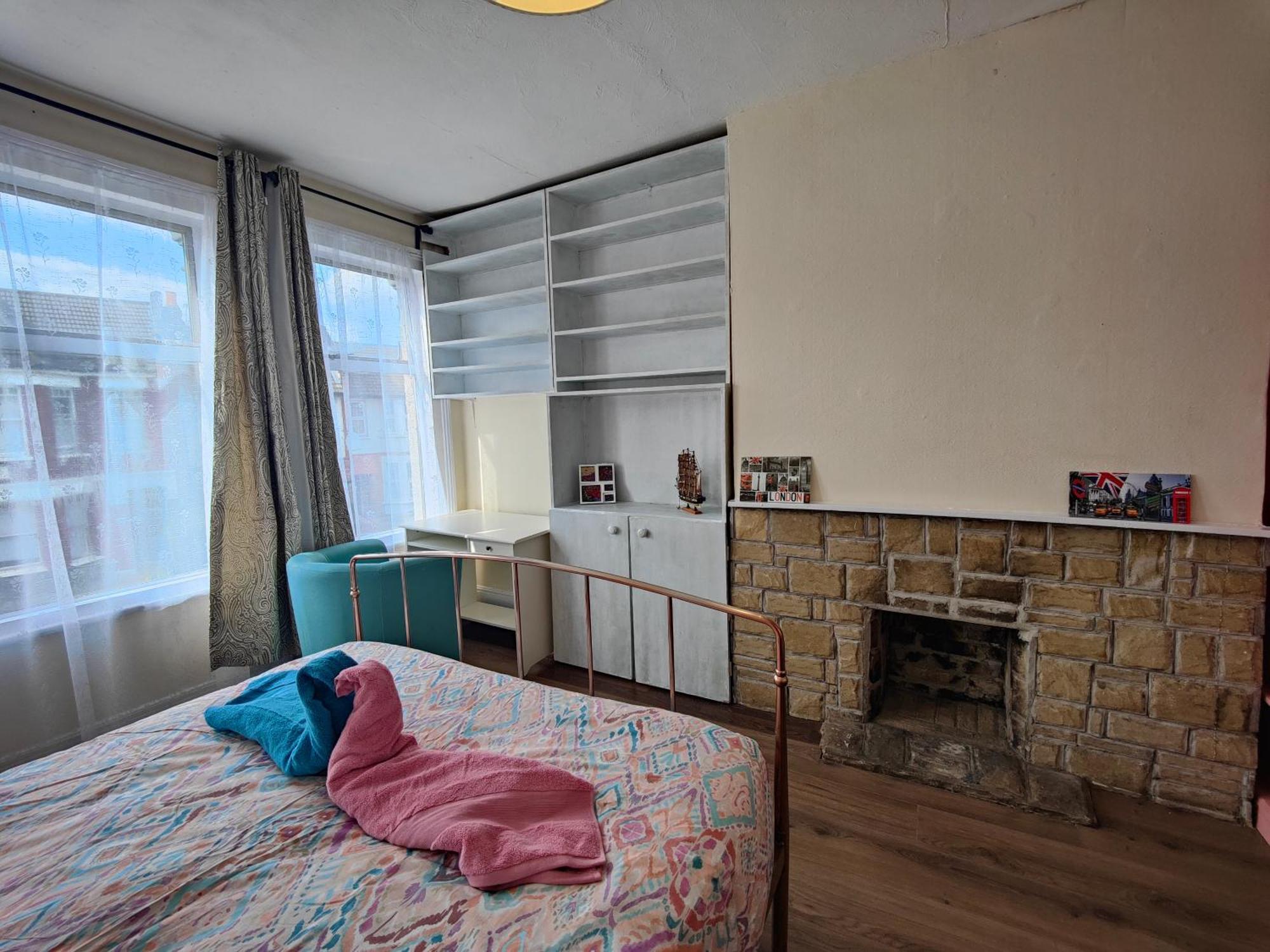 Elegant King Bed Get Away Gjestgiverier London