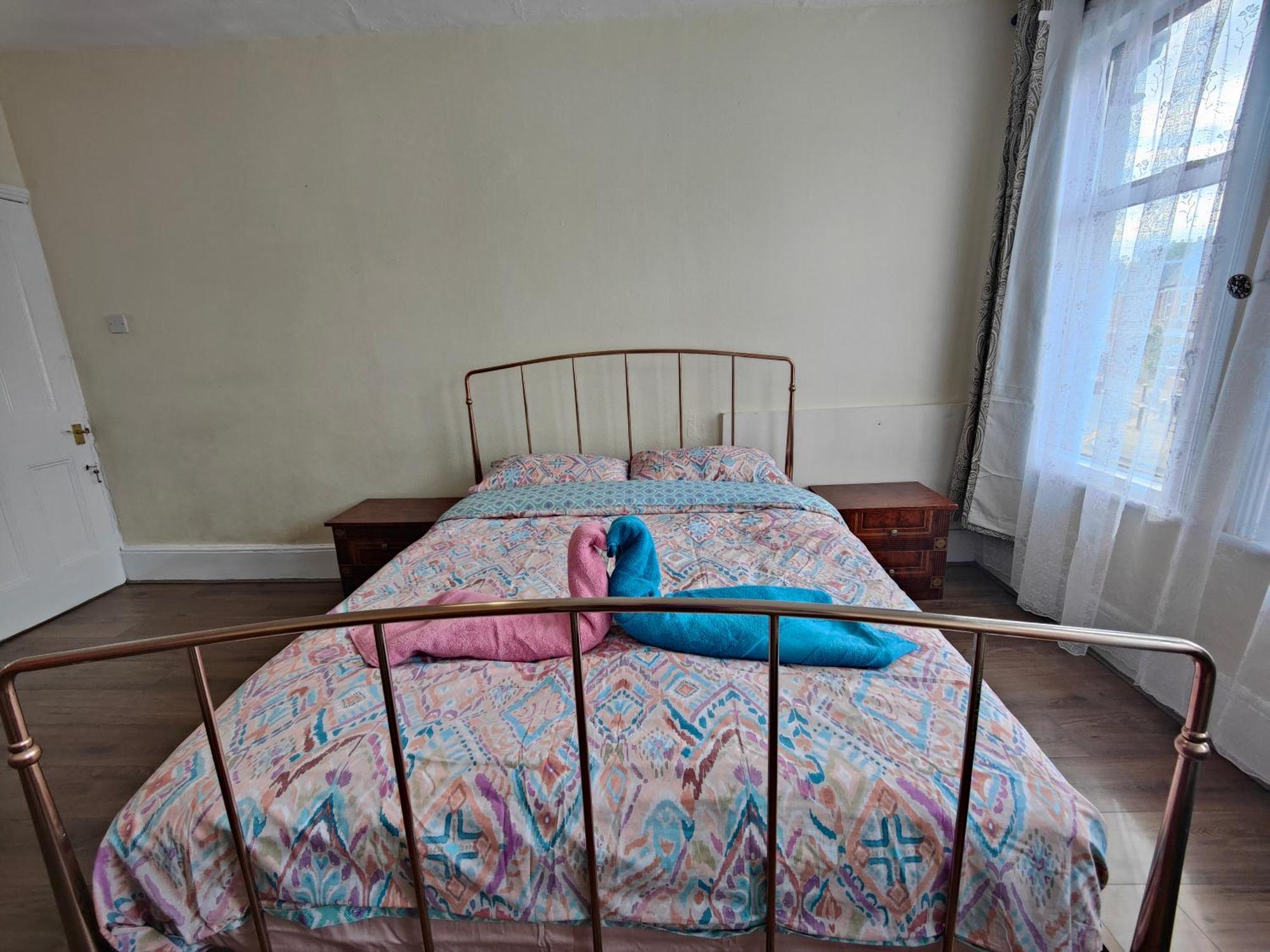 Elegant King Bed Get Away * London