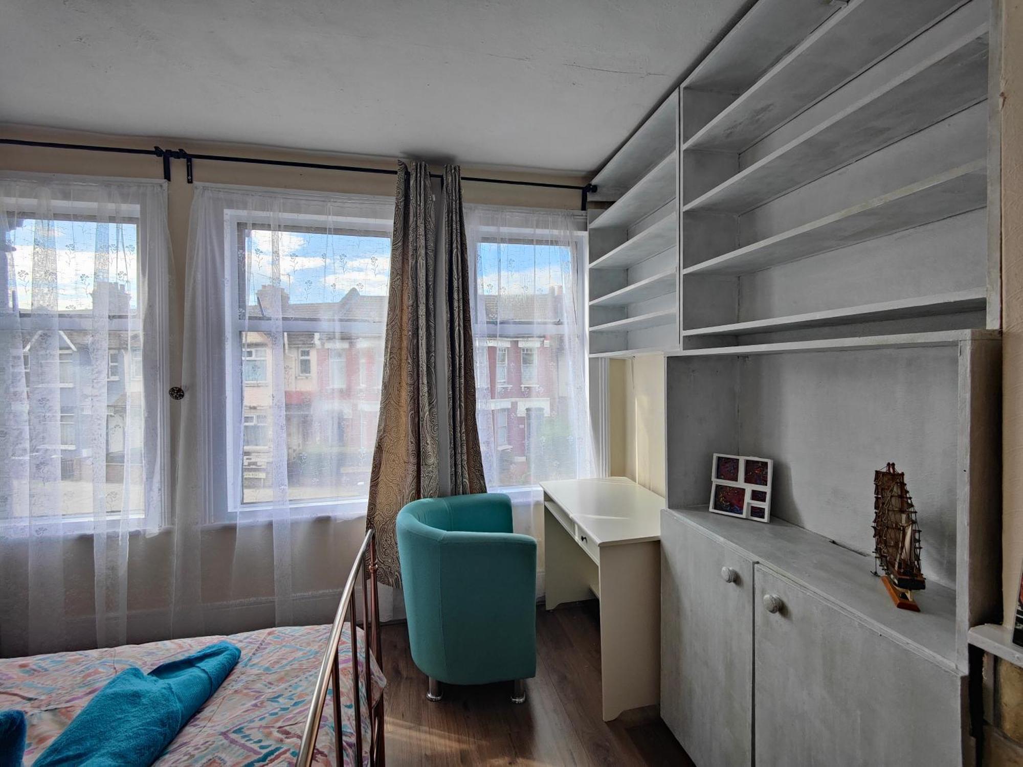 Elegant King Bed Get Away Gjestgiverier London