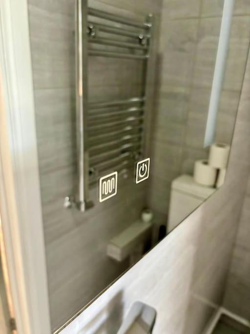 Apartment Zee Homes W6 London