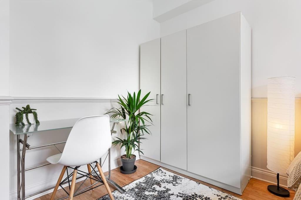 Brand New 3 Bedroom Flat In Apartment *