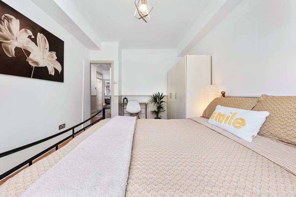 Brand New 3 Bedroom Flat In *
