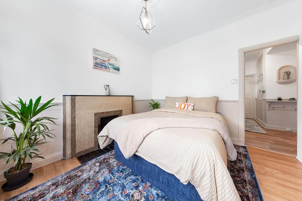 Brand New 3 Bedroom Flat In *