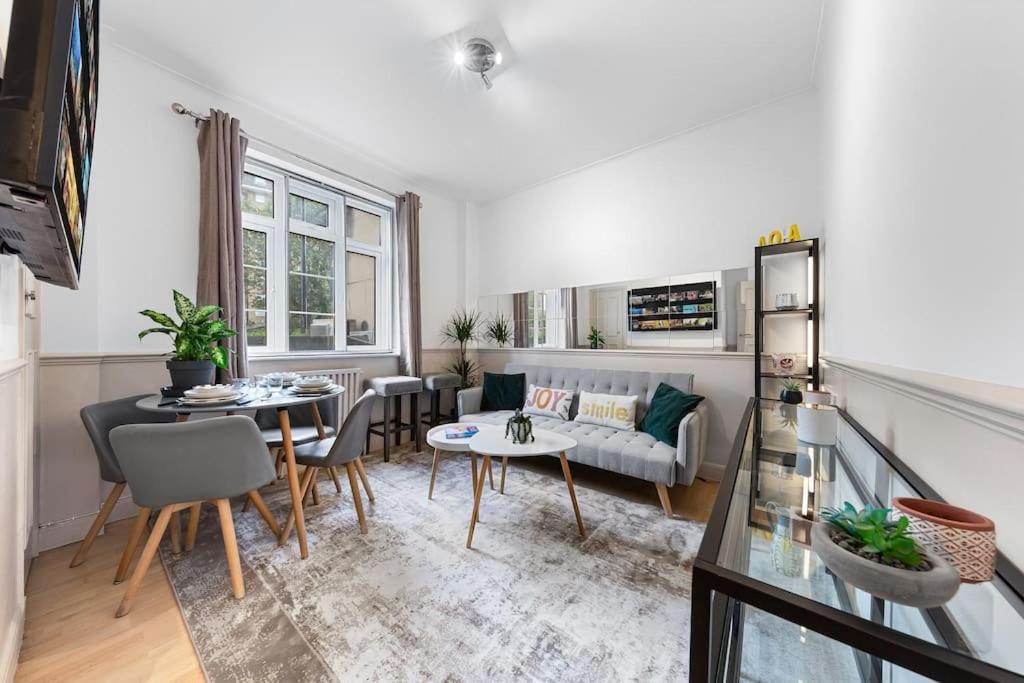 Apartment Brand New 3 Bedroom Flat In London