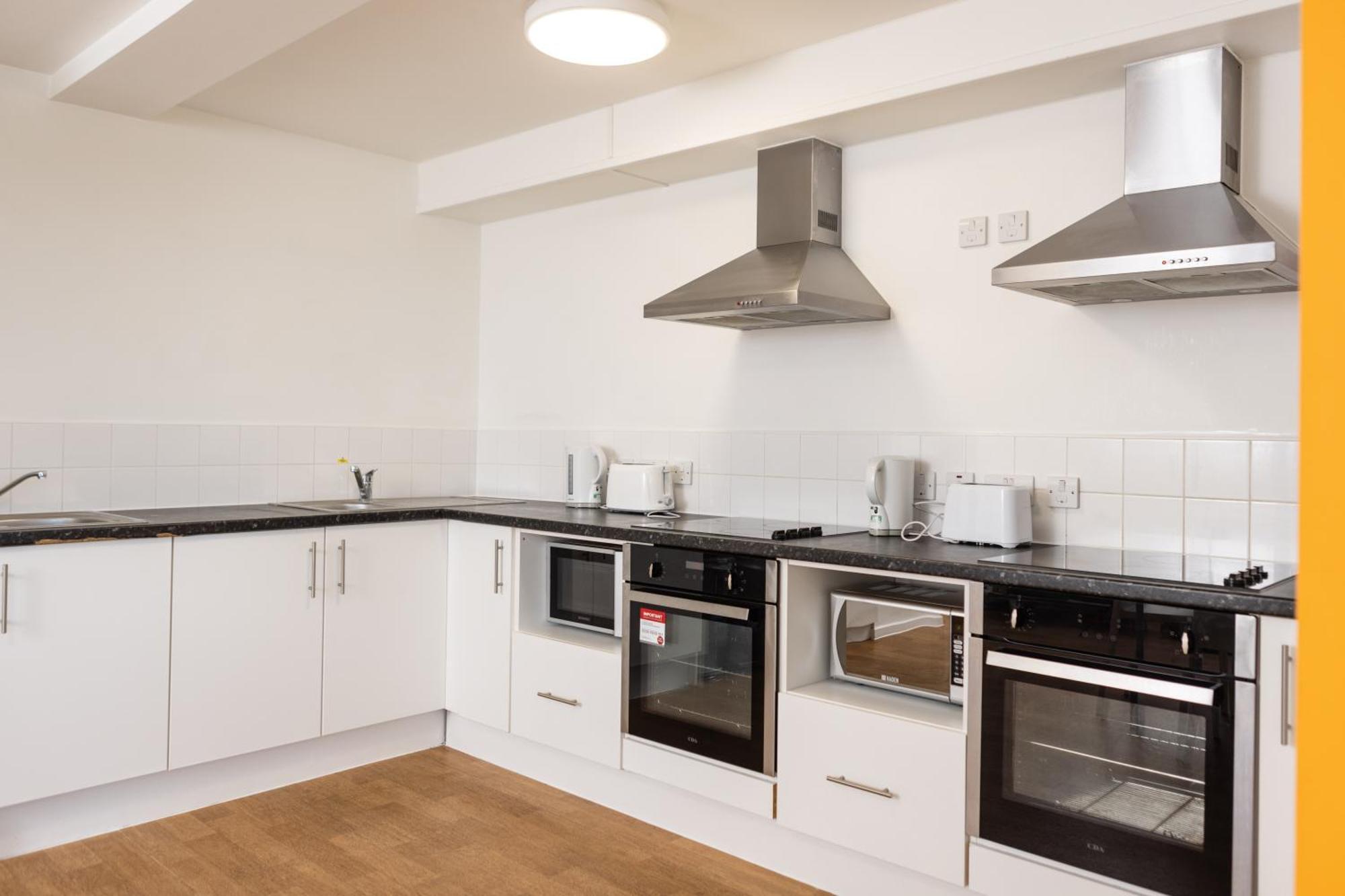 Hotel Consort Village 3*